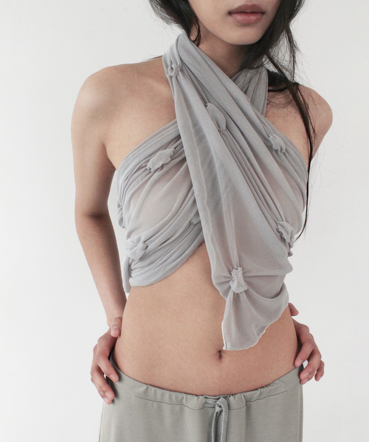 카셀(CACELE) MESH DOT SHIRRED SCARF, LIGHT GRAY