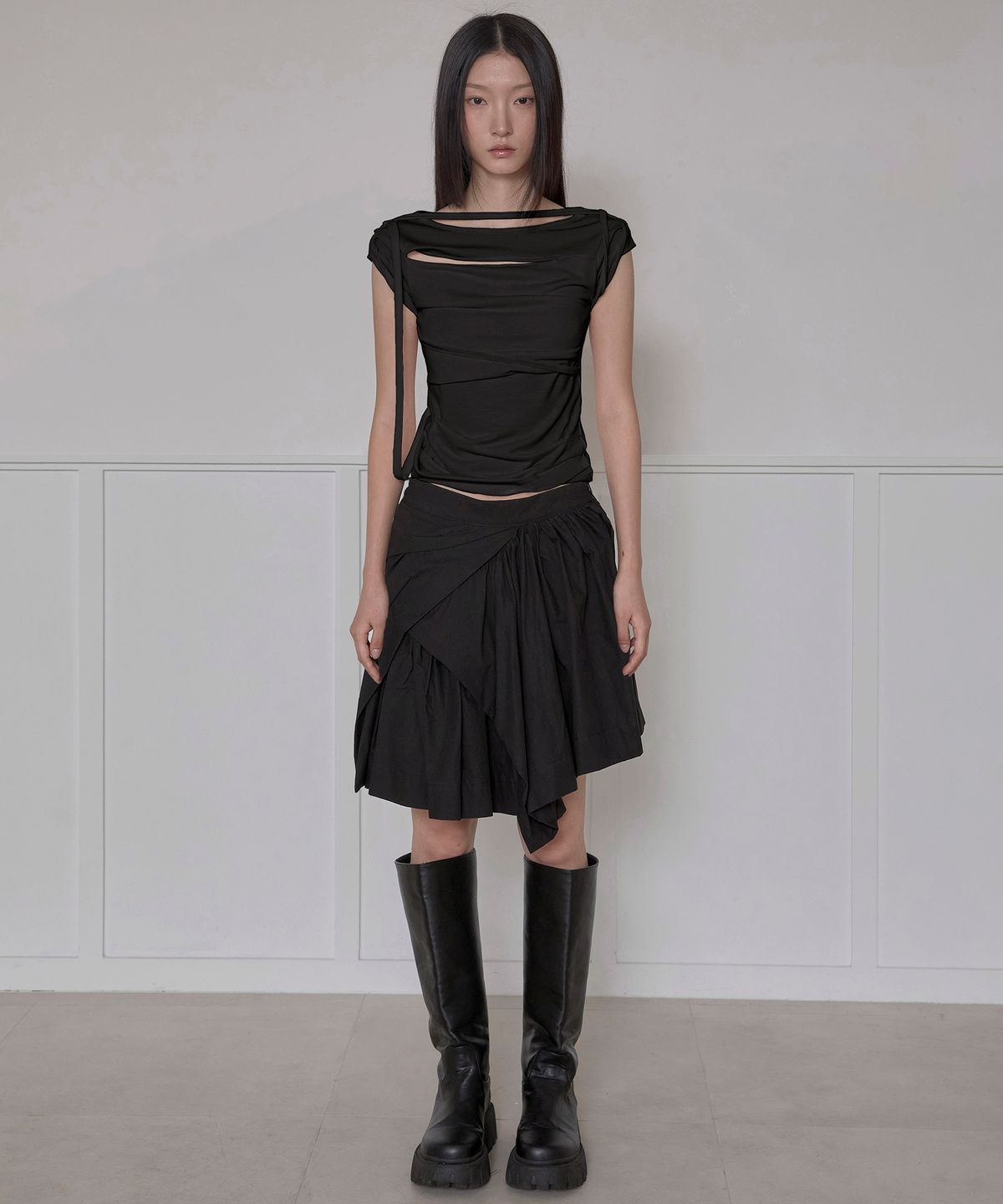 플레어업(FLAREUP) Asymmetrical Draped Strap Roll-Up T-Shirt (FL-170_Black)