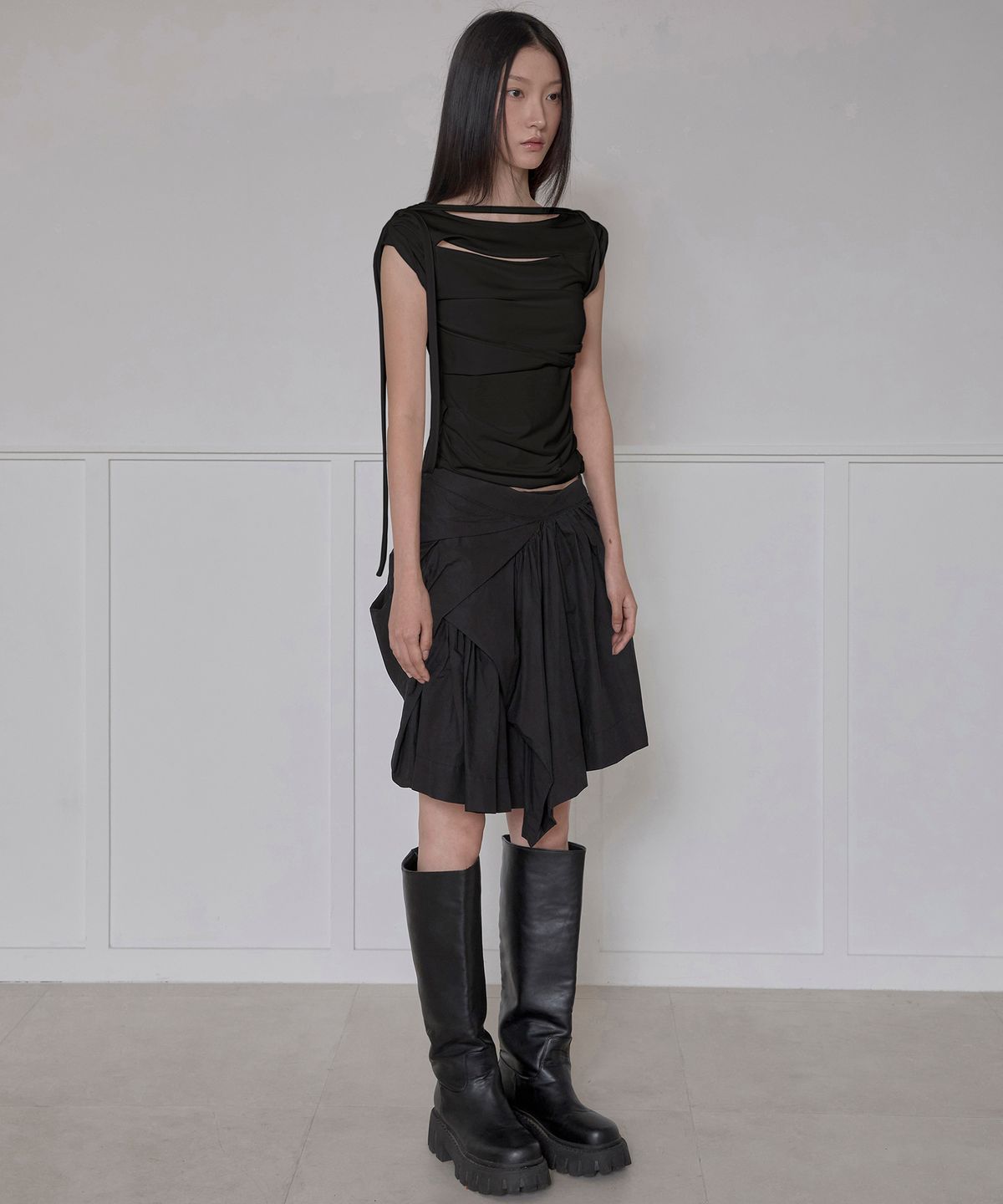 플레어업(FLAREUP) Asymmetrical Draped Strap Roll-Up T-Shirt (FL-170_Black)