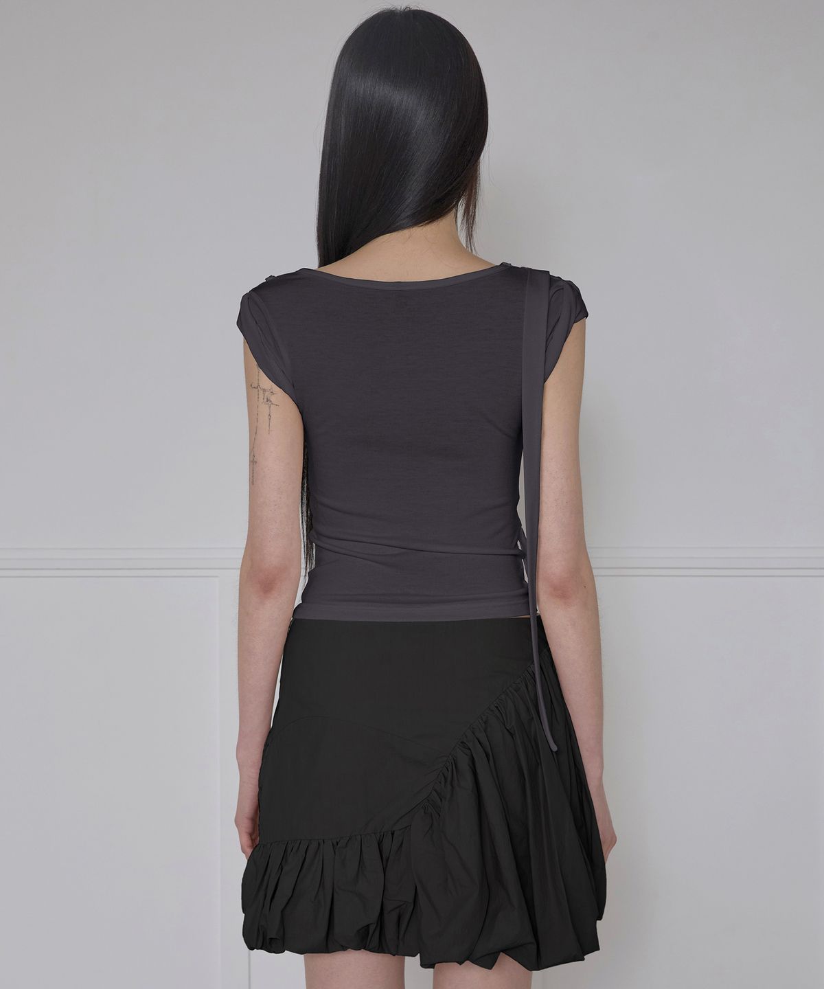 플레어업(FLAREUP) Asymmetrical Draped Strap Roll-Up T-Shirt (FL-170_Charcoal)
