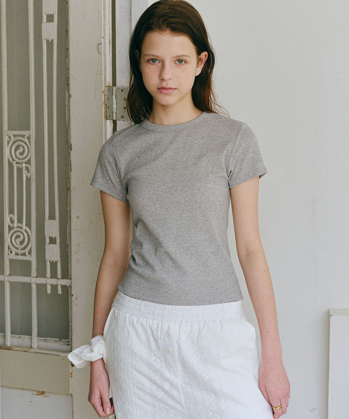 앤니즈(ANDNEEDS) Bessette half tee (melange gray)
