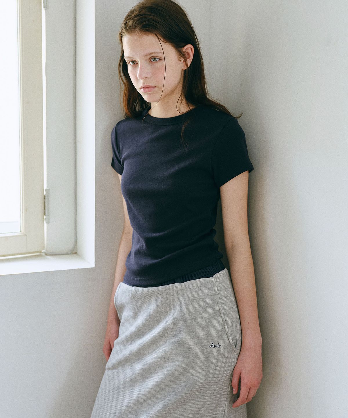 앤니즈(ANDNEEDS) Bessette half tee (navy)