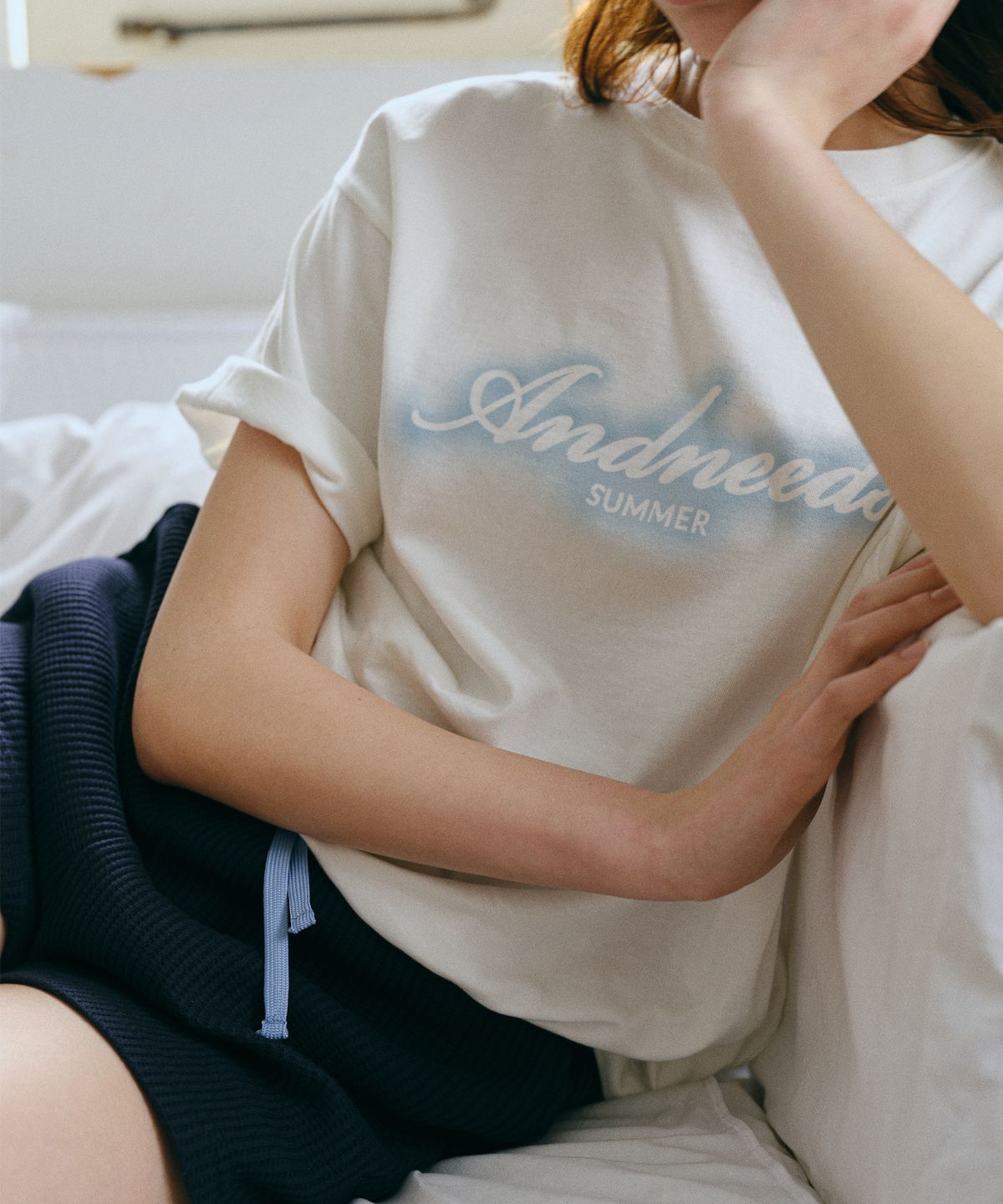 앤니즈(ANDNEEDS) Spray half tee (white)
