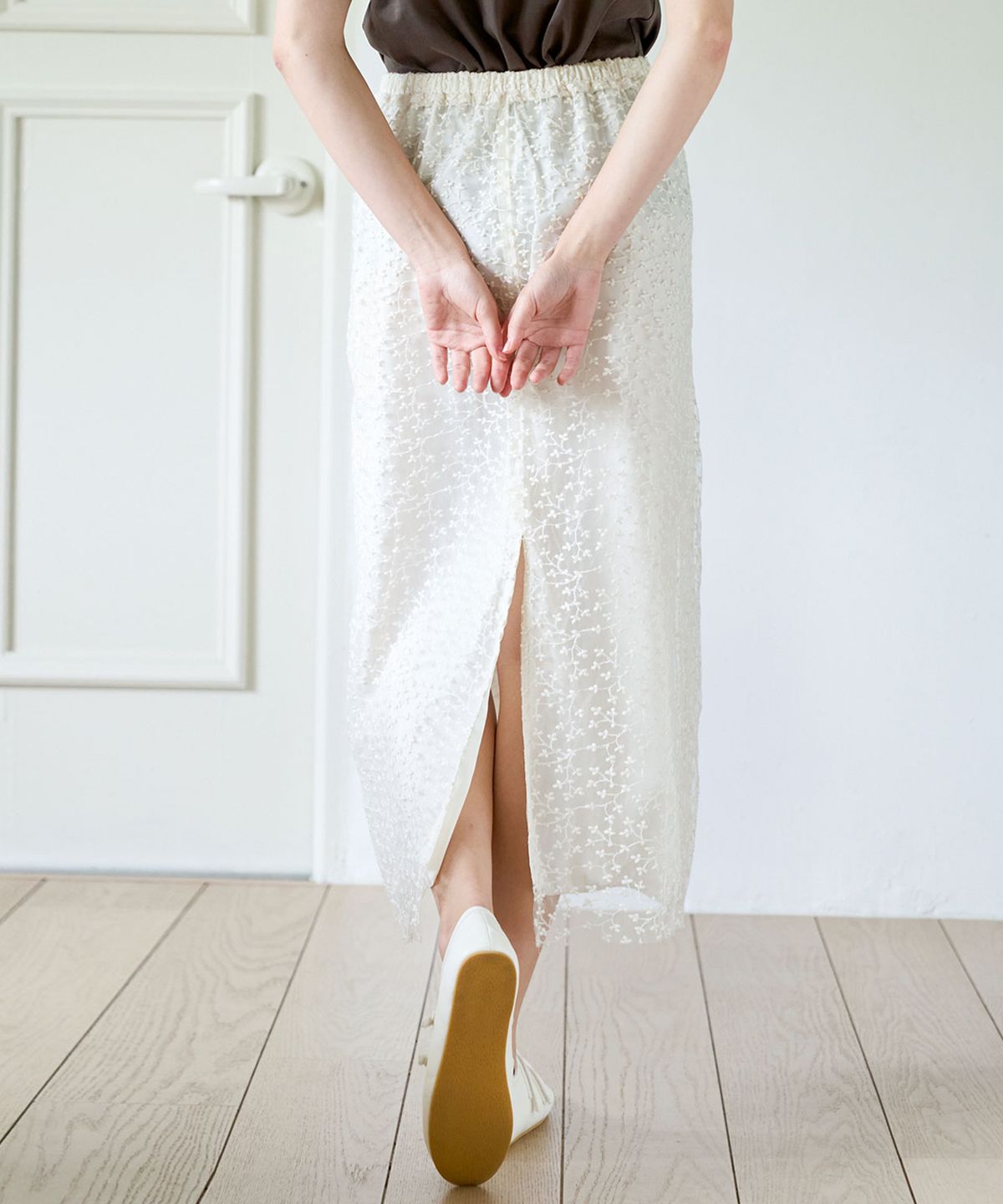 슬로우롤리(SLOWLOLLI) Floral chiffon shirring long skirt - Cream