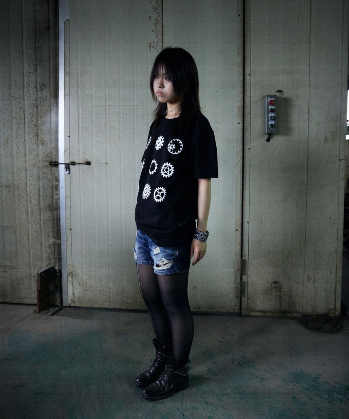 스모크어스타(SMOKEASTAR) NINE GEARS  T-SHIRTS(BLACK)