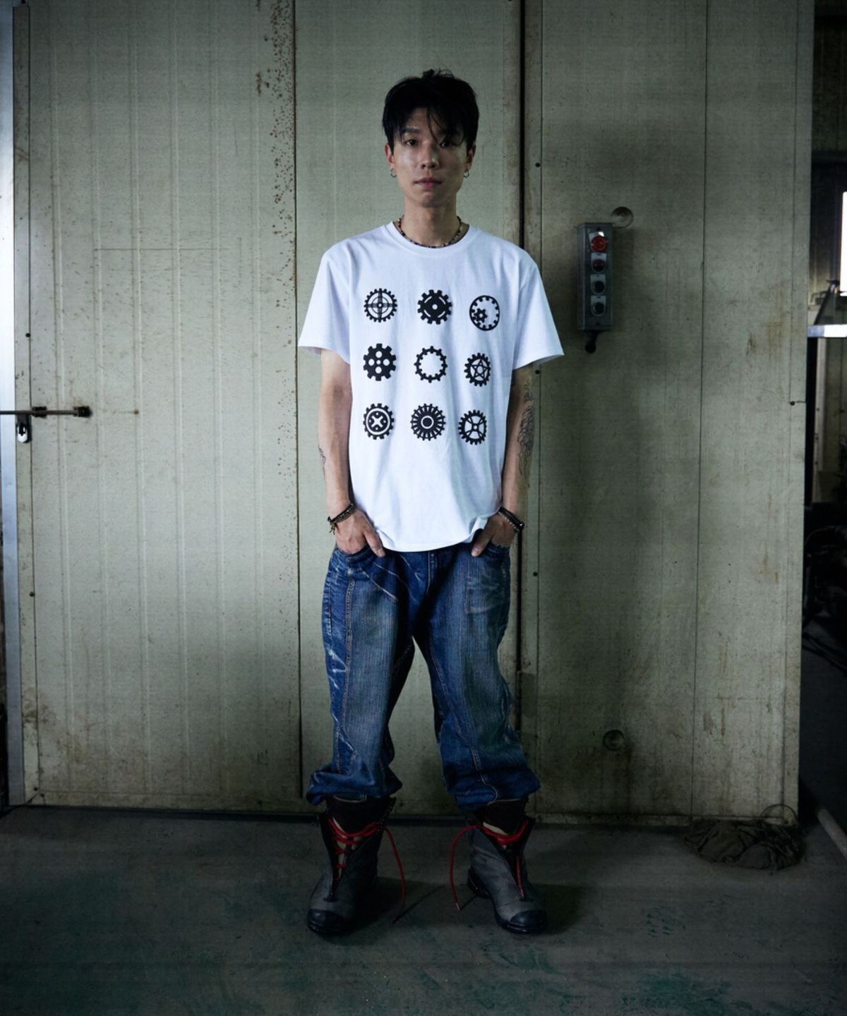 스모크어스타(SMOKEASTAR) NINE GEARS  T-SHIRTS(WHITE)