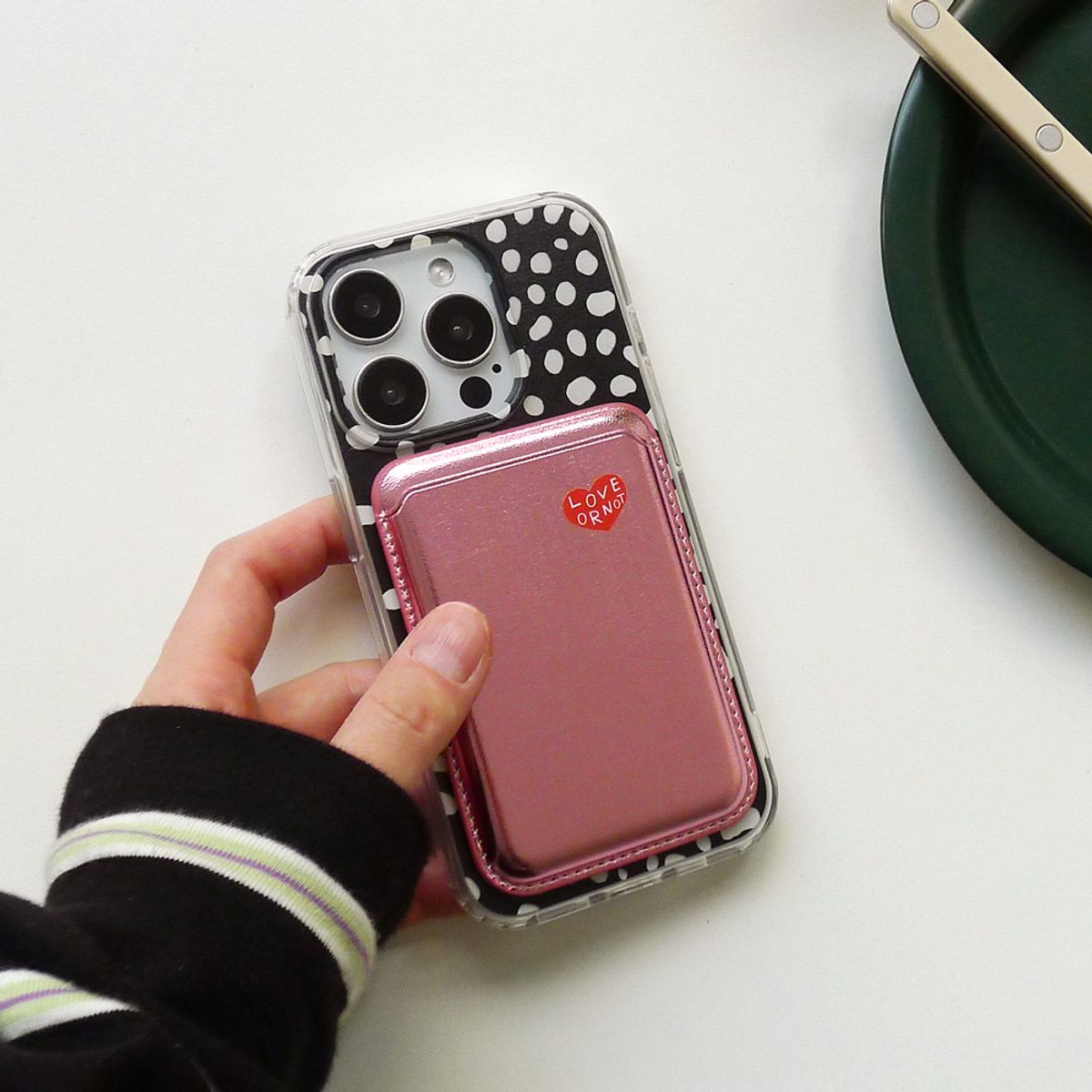 러브오낫(LOVE OR NOT) 맥세이프_Black Ray Jell-Hard Magsafe Phonecase