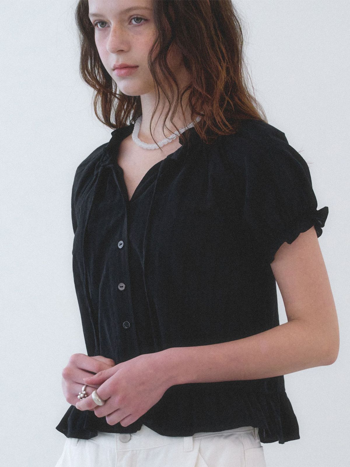 하우스 오브 폰드(HOUSE OF POND) Ruffle Draw String Half Blouse_Black