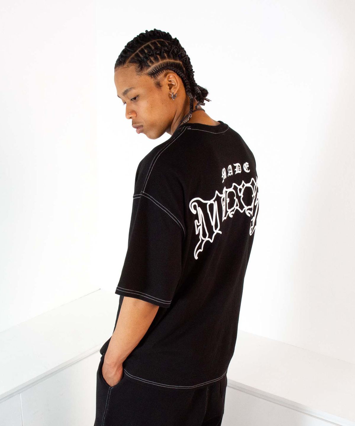 믹쓰제이(MIXXJ) STITCH STAR M TEE (BLACK)