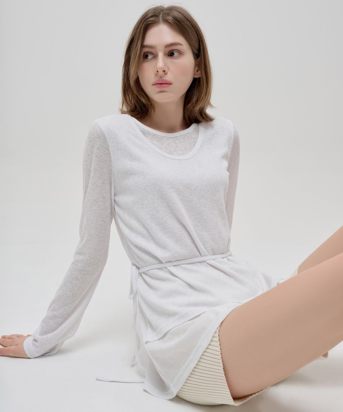 혜영킴(HYEYEONG KIM) 더블 레이어드 사이드 슬릿 탑-화이트