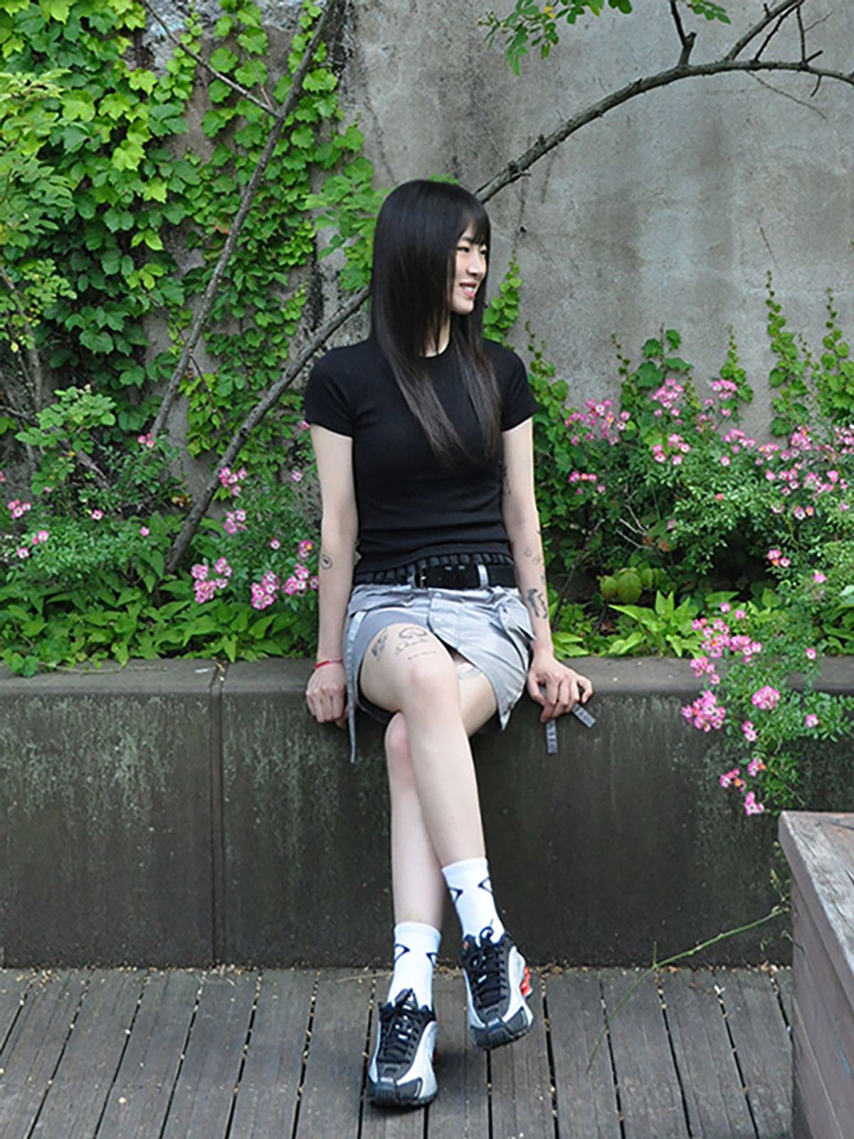 튜드(TUDE) 레이스 반팔티 검정