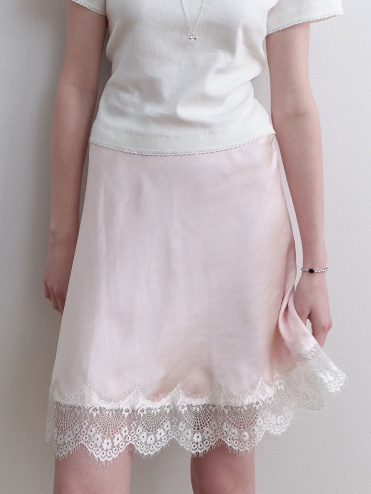 러브미몬스터(LOVE ME MONSTER) Vintage Lace Satin Midi Skirt_Peach Pink (L251MSK010)