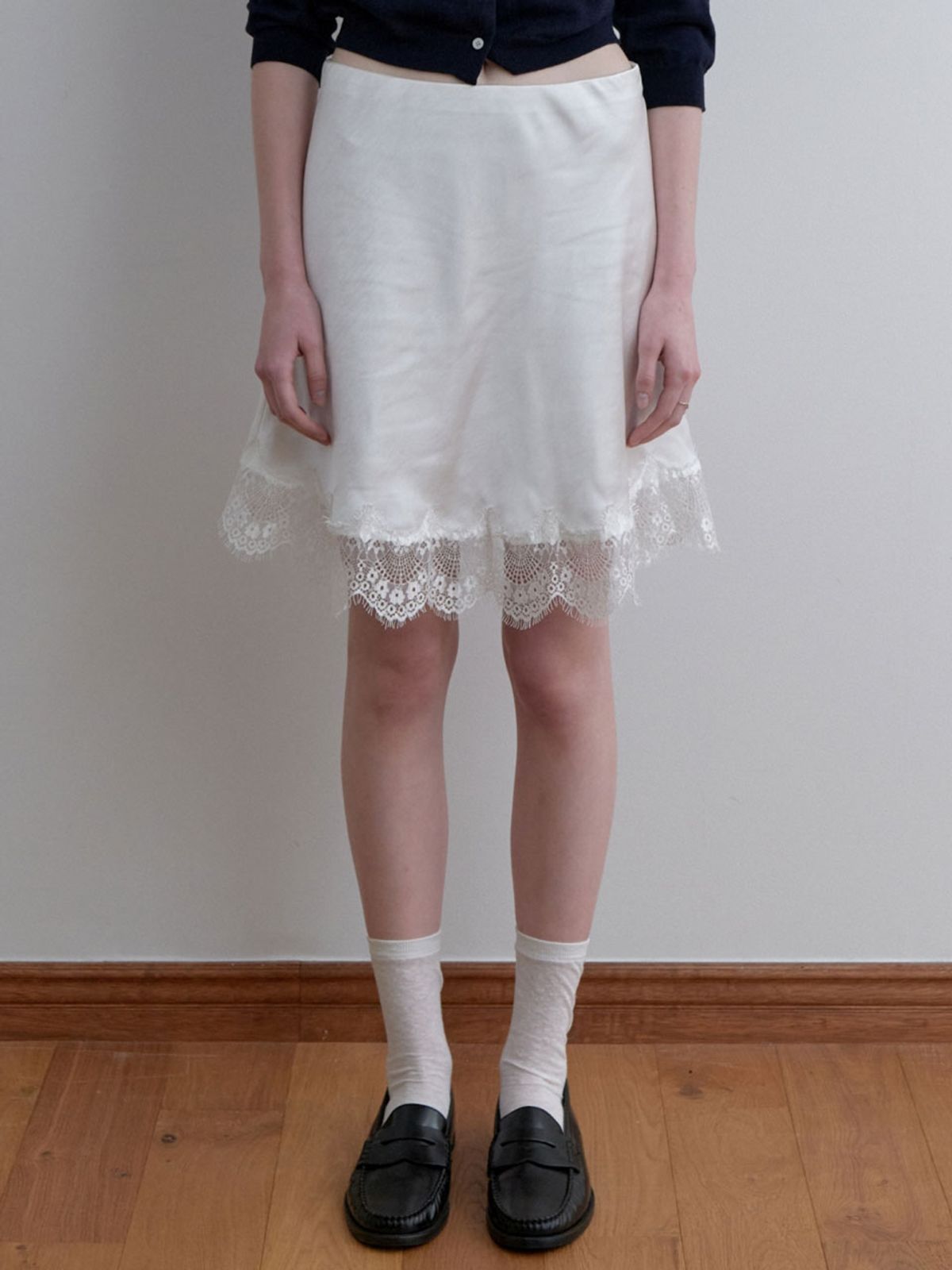 러브미몬스터(LOVE ME MONSTER) Vintage Lace Satin Midi Skirt_White (L251MSK020)