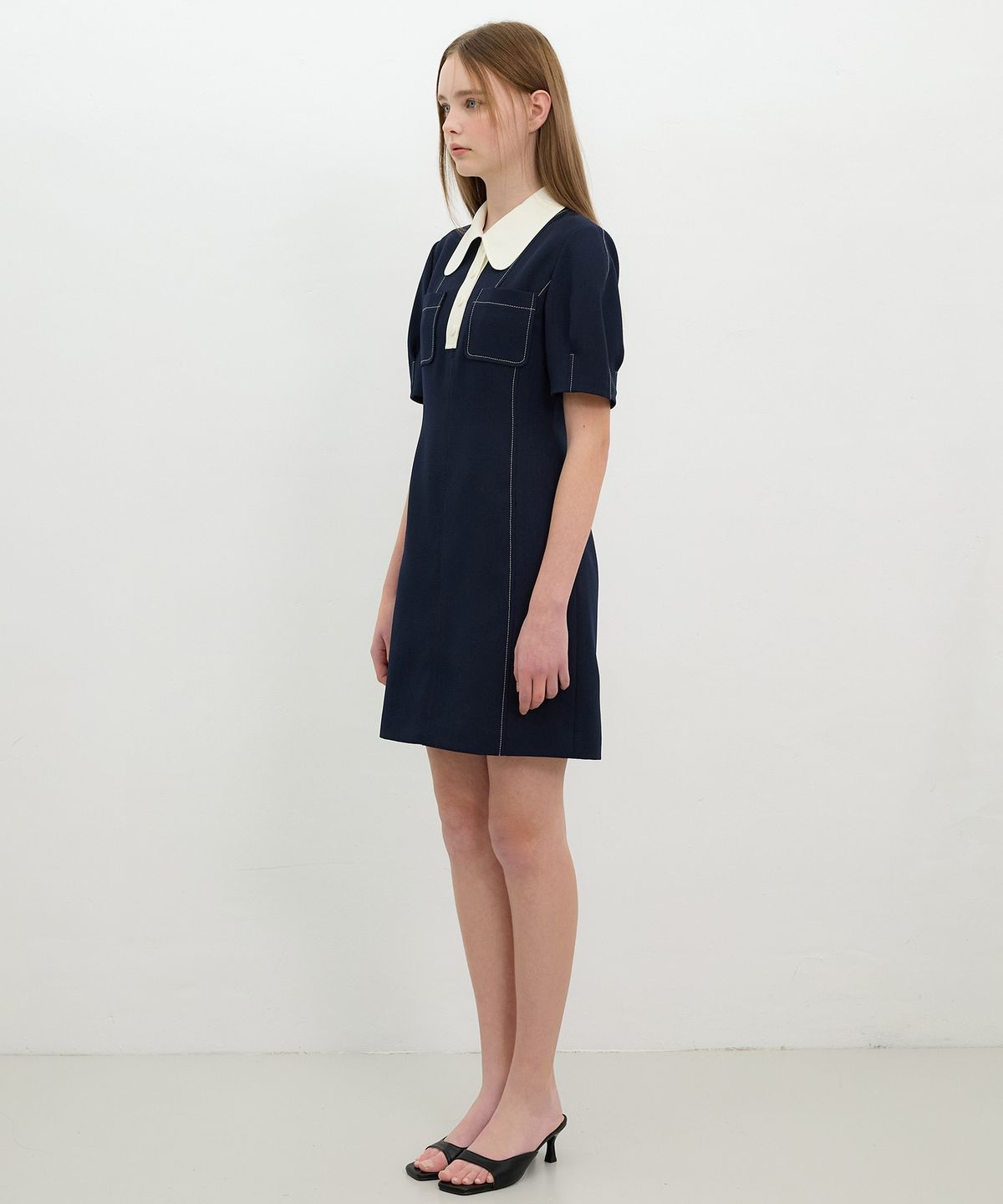 올리브 데 올리브(OLIVE DES OLIVE) 라운드 배색 카라 미니 원피스 OW5XO4160