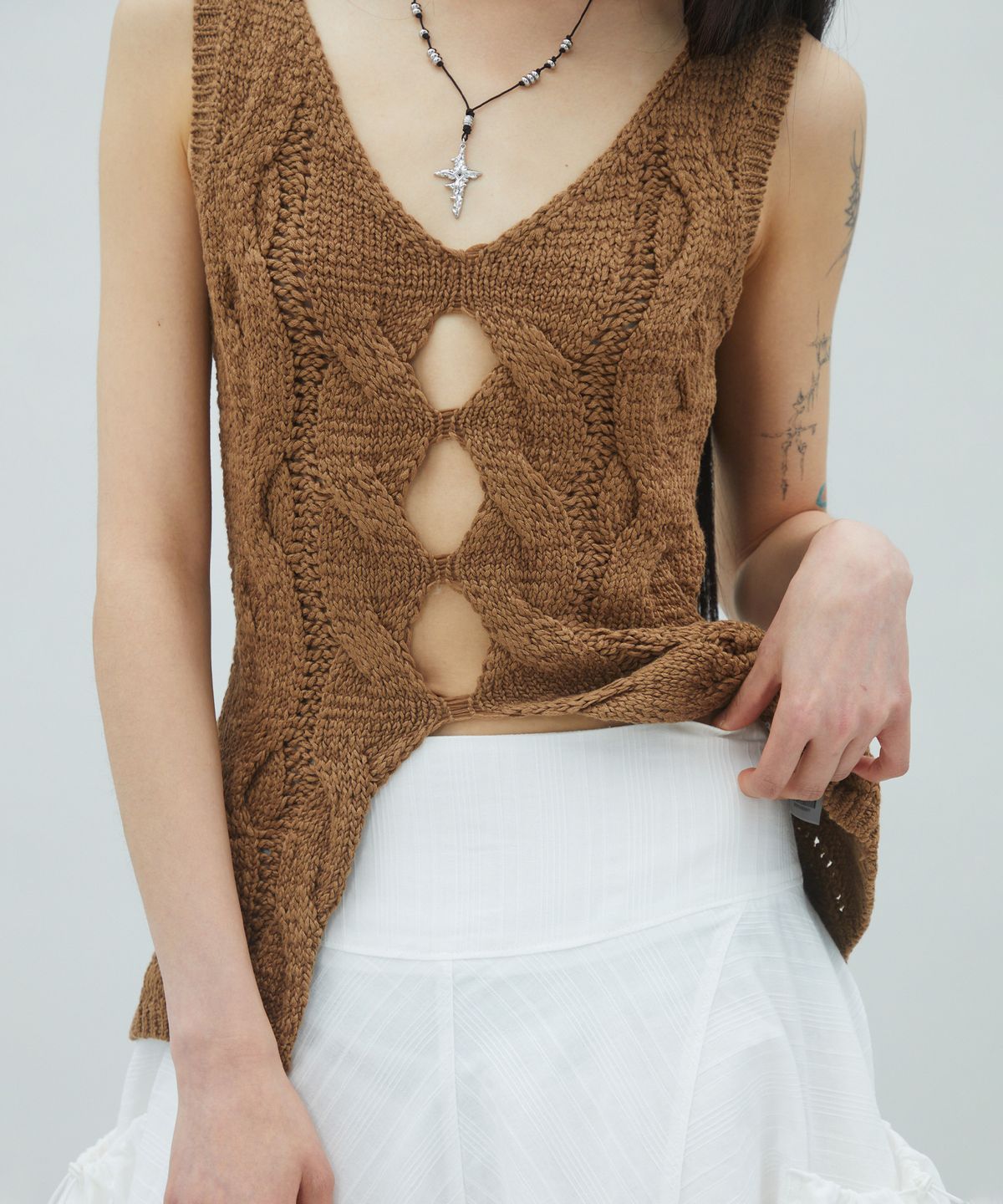 라라폭스(LALAFOX) V NECK STITCH KNIT VEST 니트 나시 BROWN BR2KV002