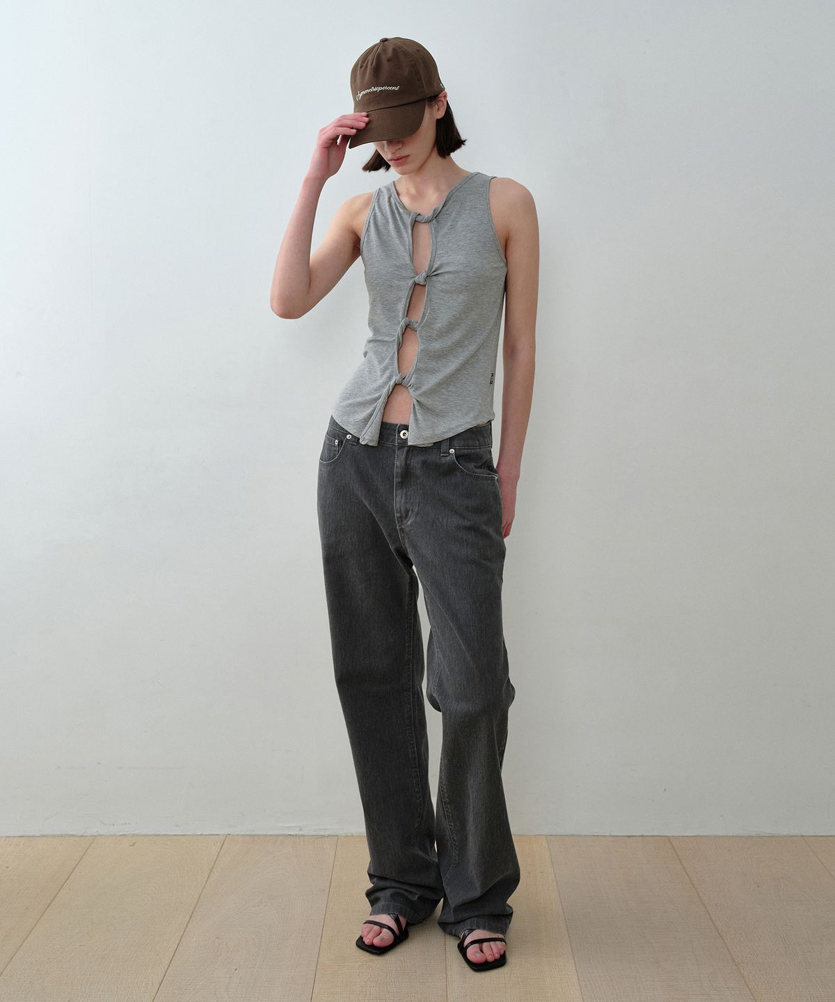 시메트릭 퍼센트(SYMMETRICPERCENT) Straight-leg Color Jeans / Charcoal