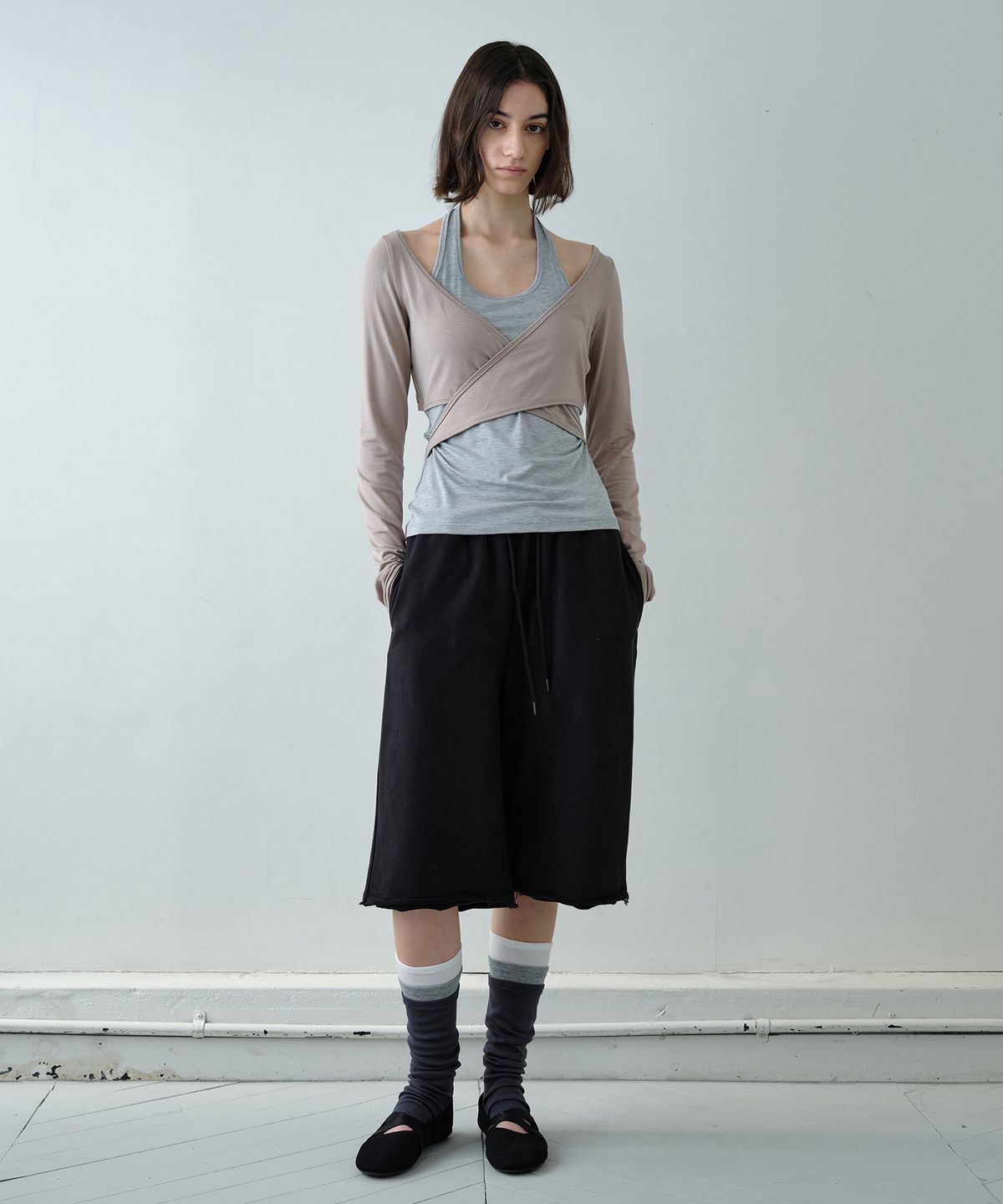 시메트릭 퍼센트(SYMMETRICPERCENT) Bermuda Sweat Pants / Black
