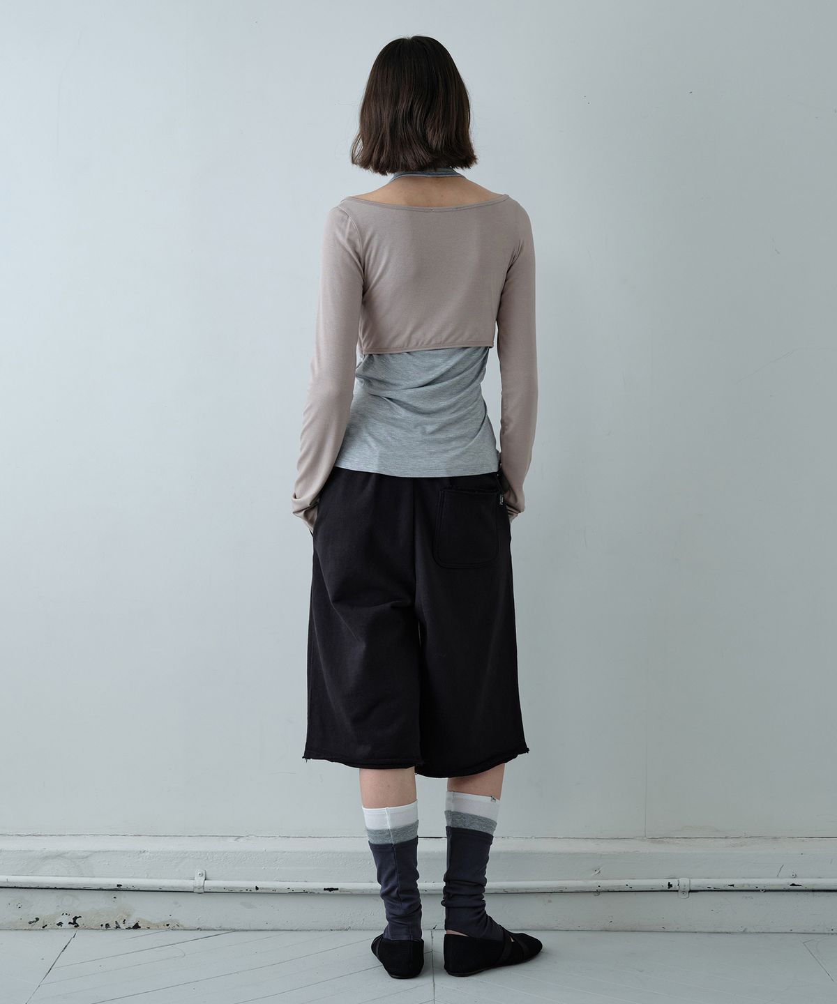 시메트릭 퍼센트(SYMMETRICPERCENT) Bermuda Sweat Pants / Black