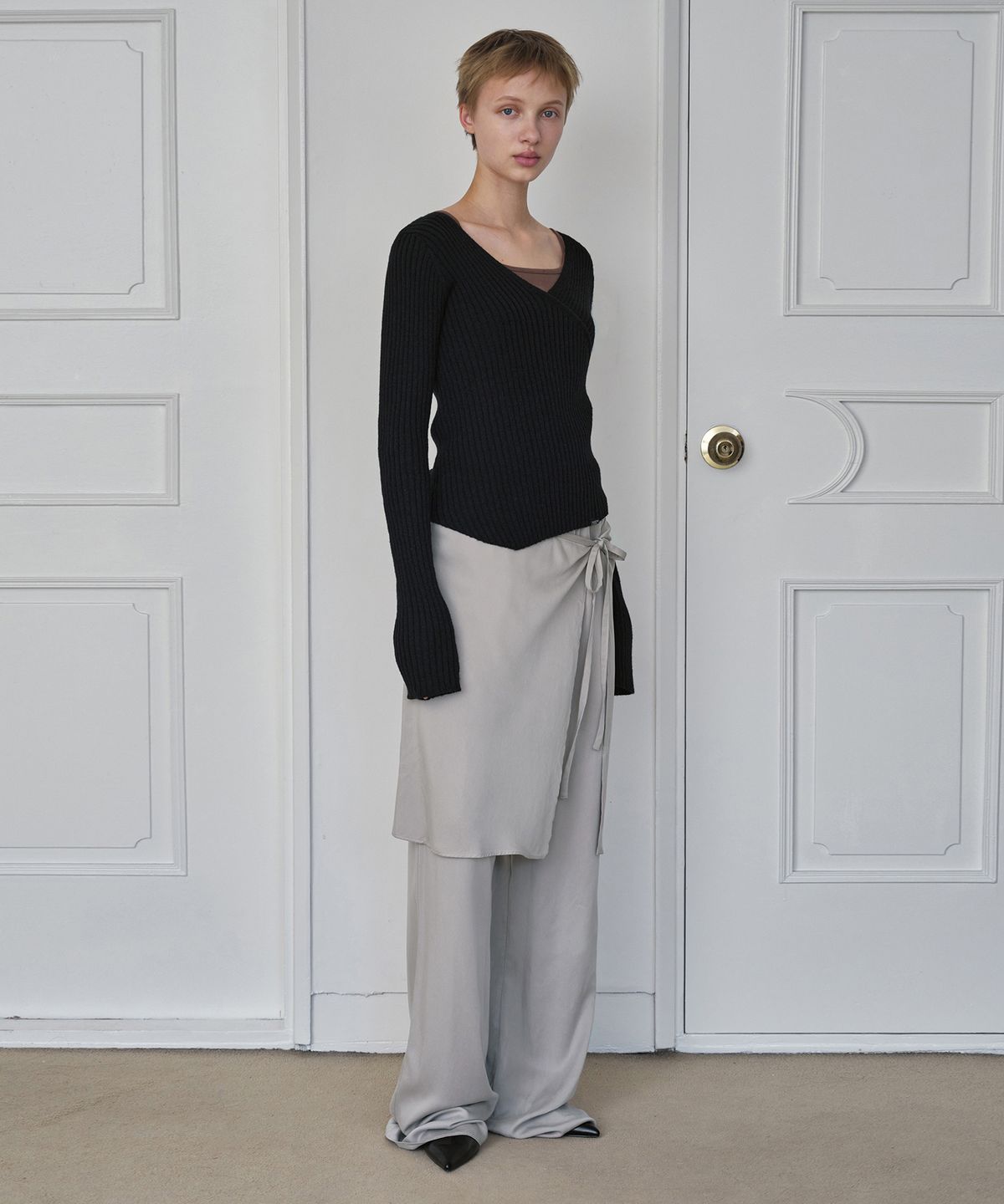 시메트릭 퍼센트(SYMMETRICPERCENT) Silky Skirt & Pants / Ash Beige