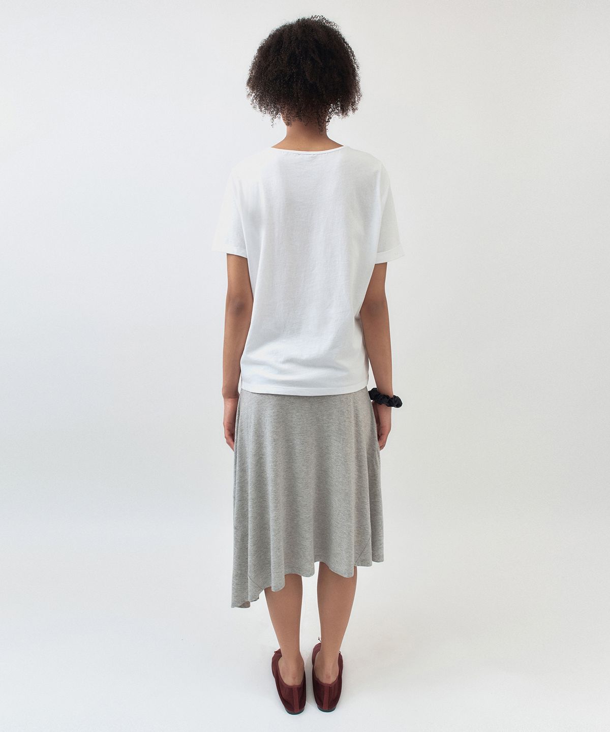시메트릭 퍼센트(SYMMETRICPERCENT) %% Logo Roll-up T-shirt / White