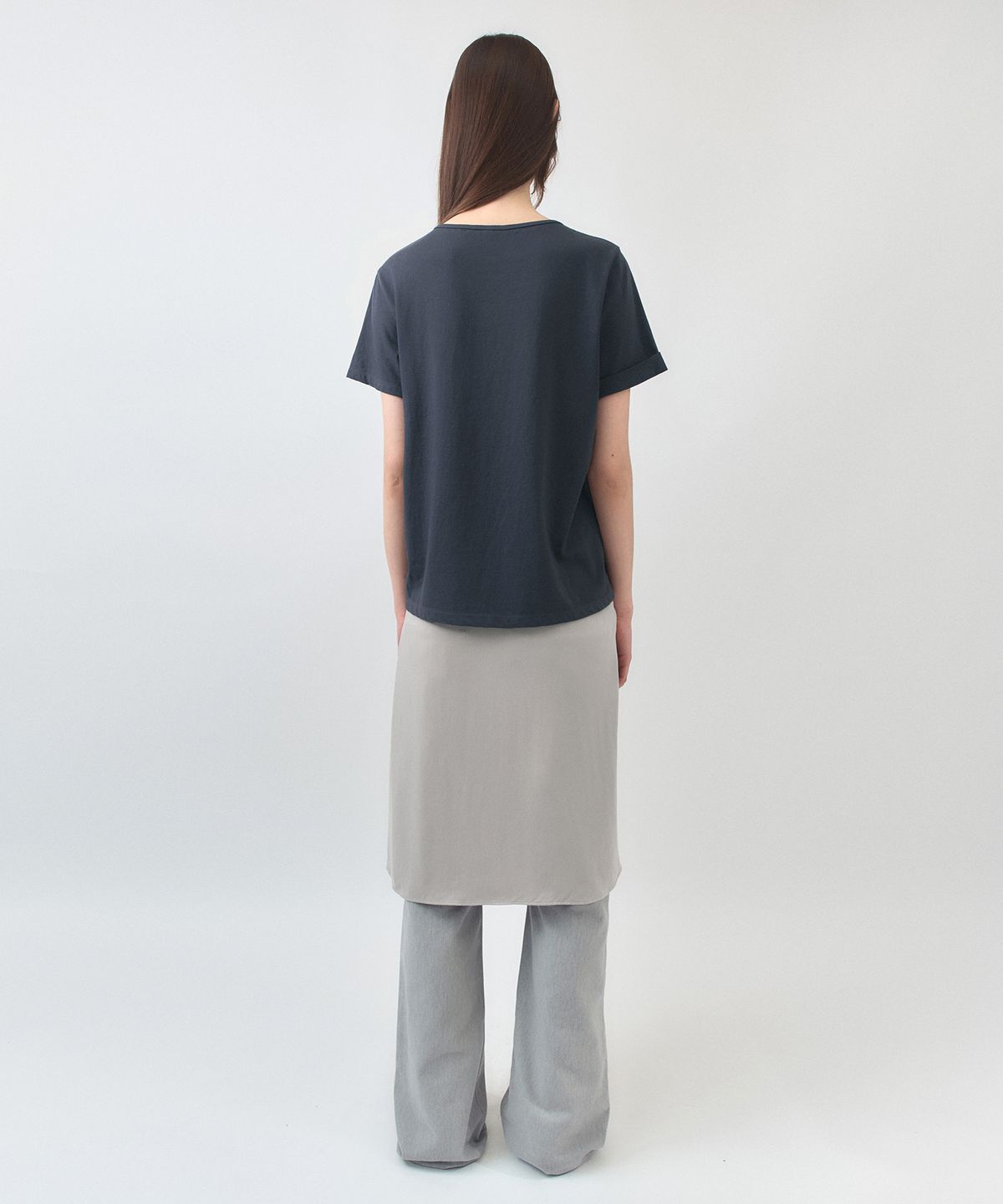 시메트릭 퍼센트(SYMMETRICPERCENT) %% Logo Roll-up T-shirt / Charcoal