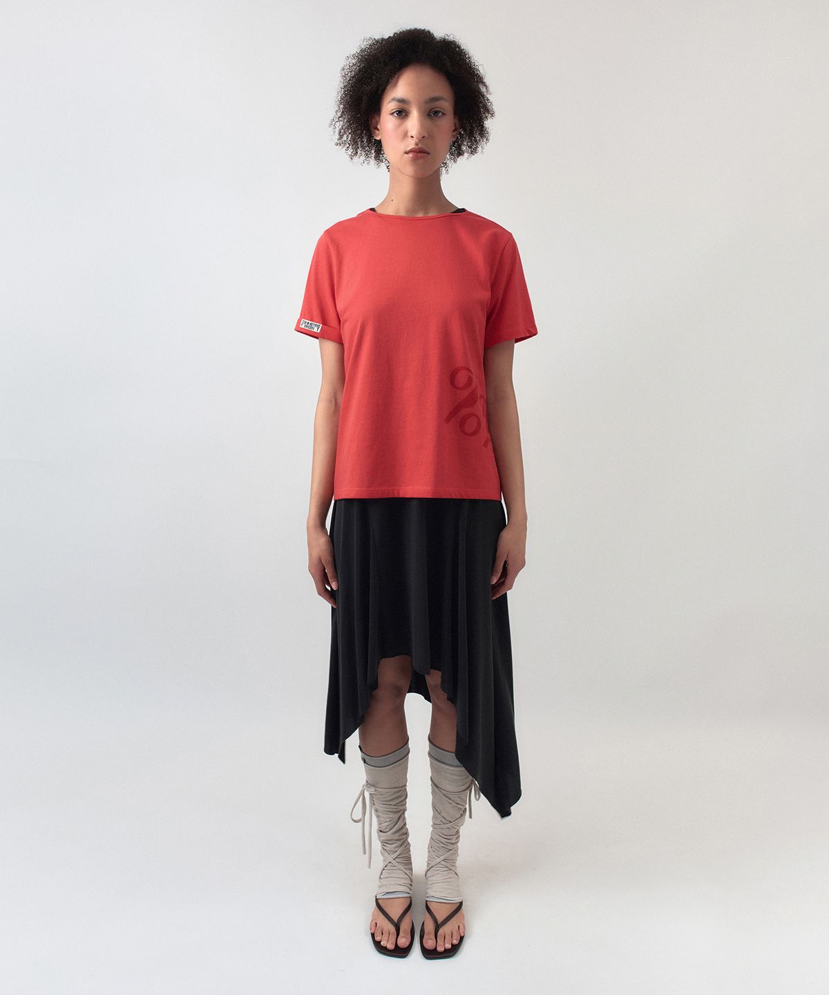 시메트릭 퍼센트(SYMMETRICPERCENT) %% Logo Roll-up T-shirt / Washed red