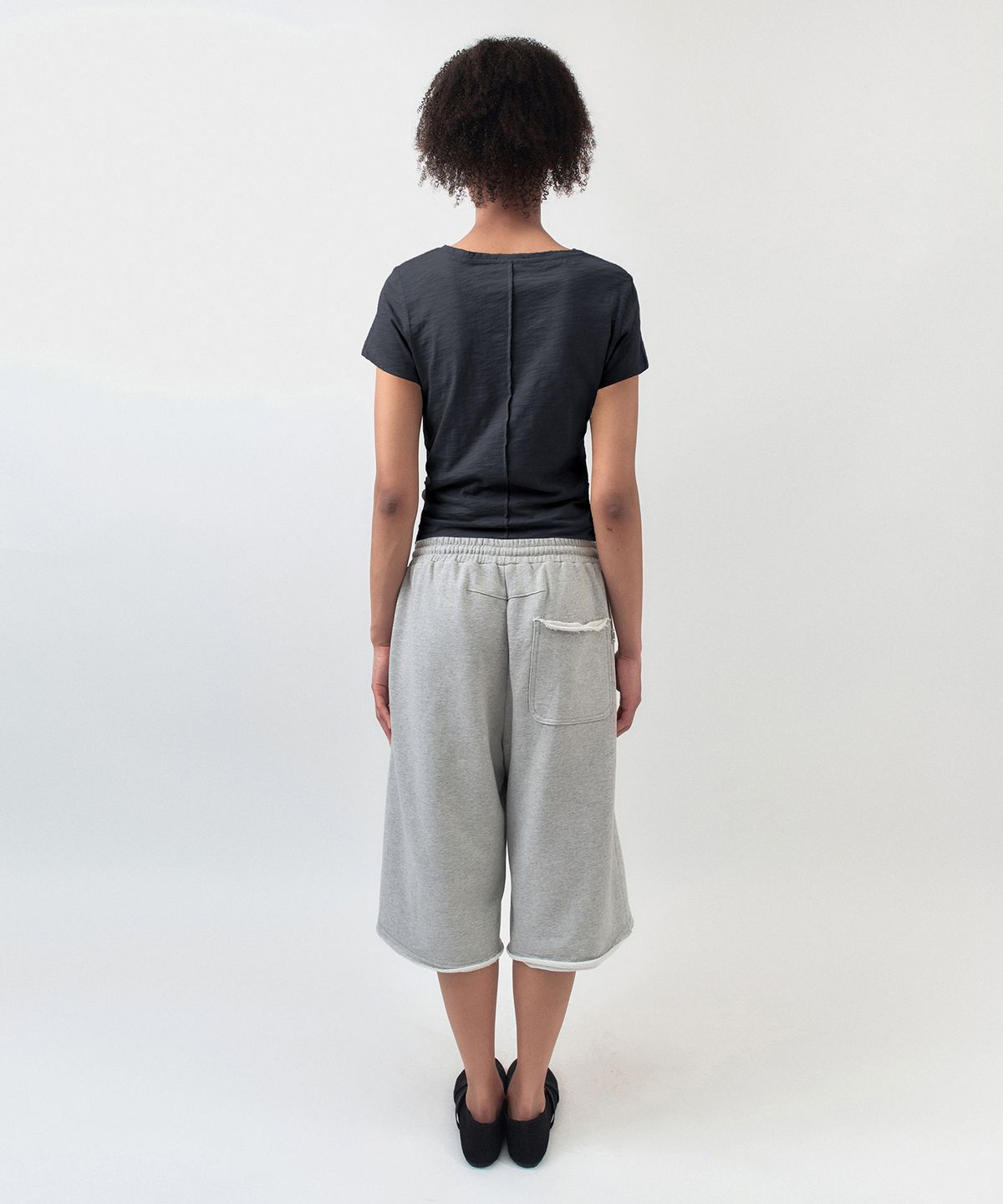 시메트릭 퍼센트(SYMMETRICPERCENT) Plumpy Logo T-shirt / Charcoal