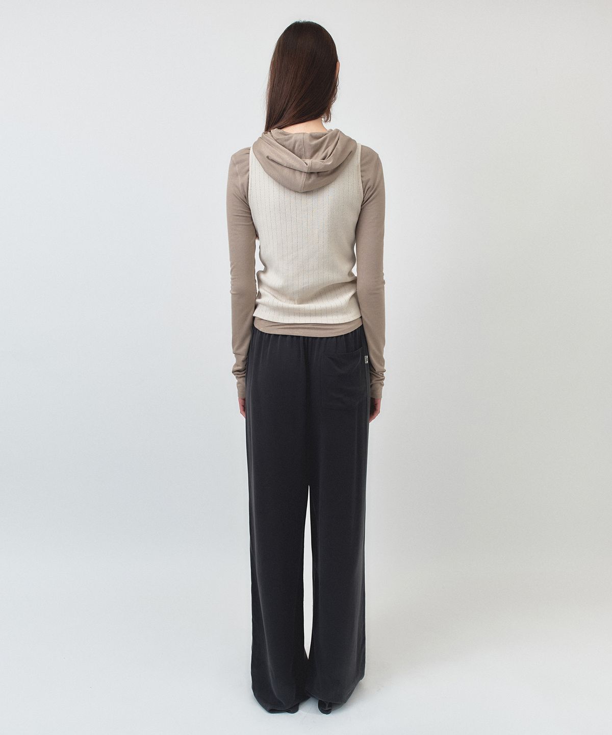 시메트릭 퍼센트(SYMMETRICPERCENT) Henley Neck Sleeveless / Light Beige