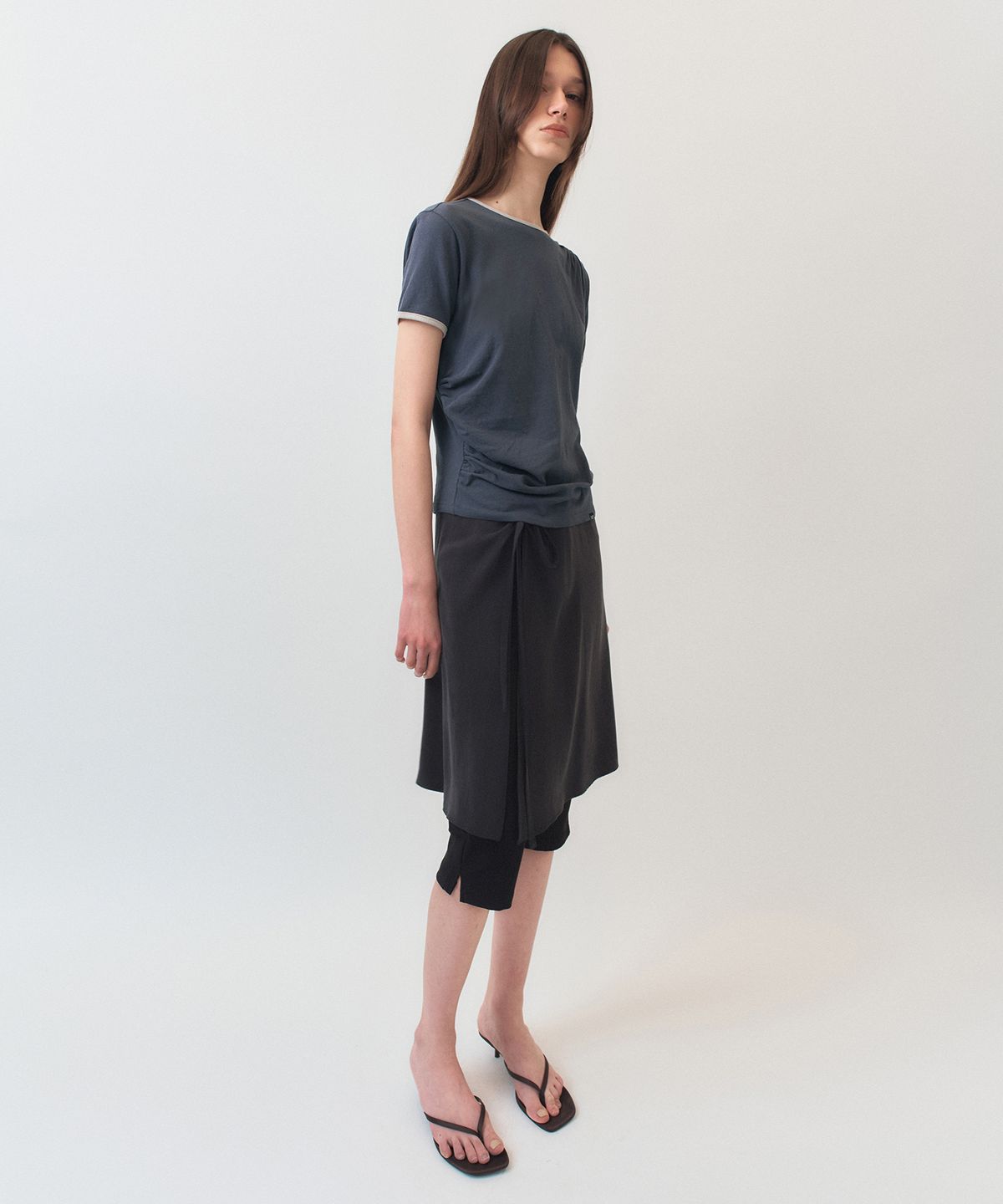 시메트릭 퍼센트(SYMMETRICPERCENT) Shirring Ringer Top / Charcoal