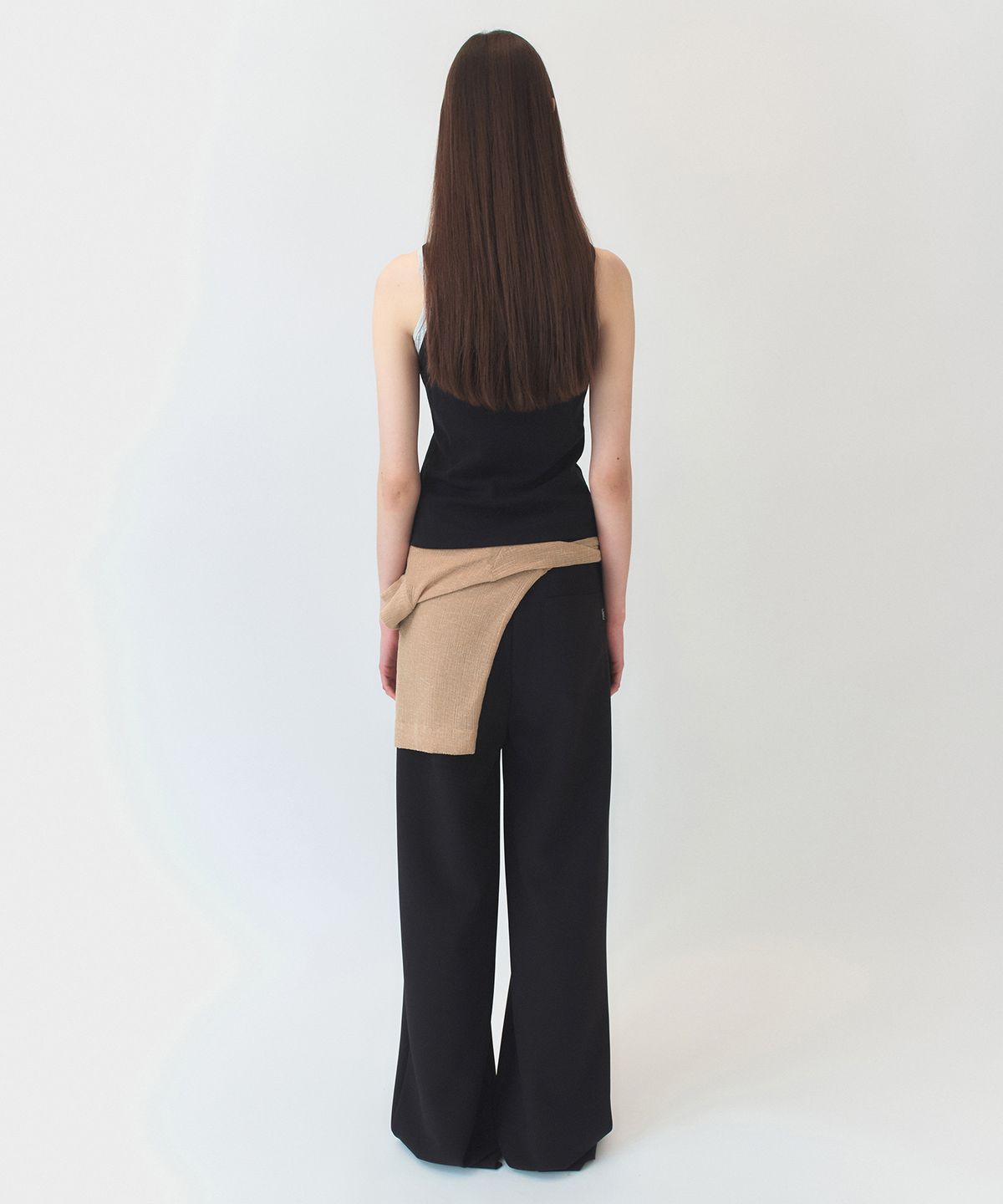 시메트릭 퍼센트(SYMMETRICPERCENT) Square Sleeveless / Black