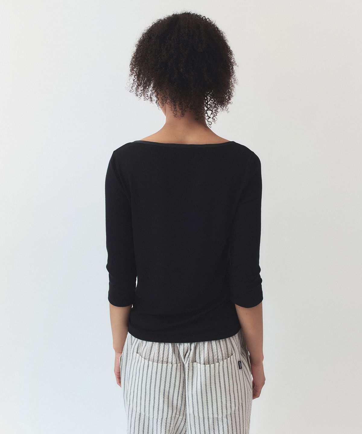 시메트릭 퍼센트(SYMMETRICPERCENT) V Wrap Half Sleeve / Black