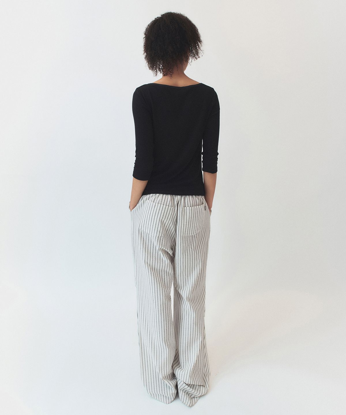 시메트릭 퍼센트(SYMMETRICPERCENT) V Wrap Half Sleeve / Black