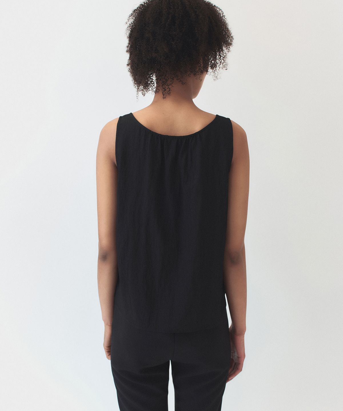 시메트릭 퍼센트(SYMMETRICPERCENT) Shirring Sleeveless Top / Black