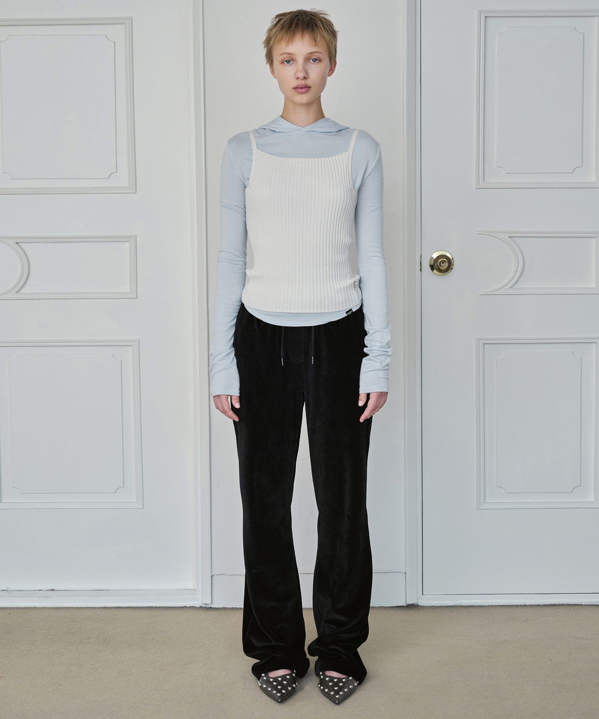 시메트릭 퍼센트(SYMMETRICPERCENT) Square Neck Knit Top / White