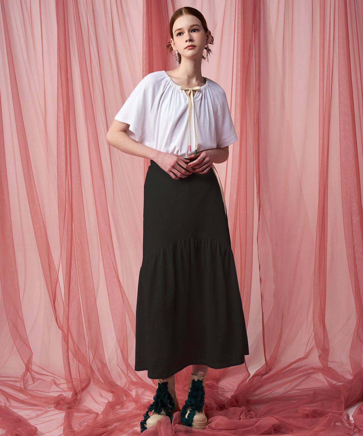 페리 메라(DE PERI MERA) 시어서커 플레어 롱 스커트 (블랙)