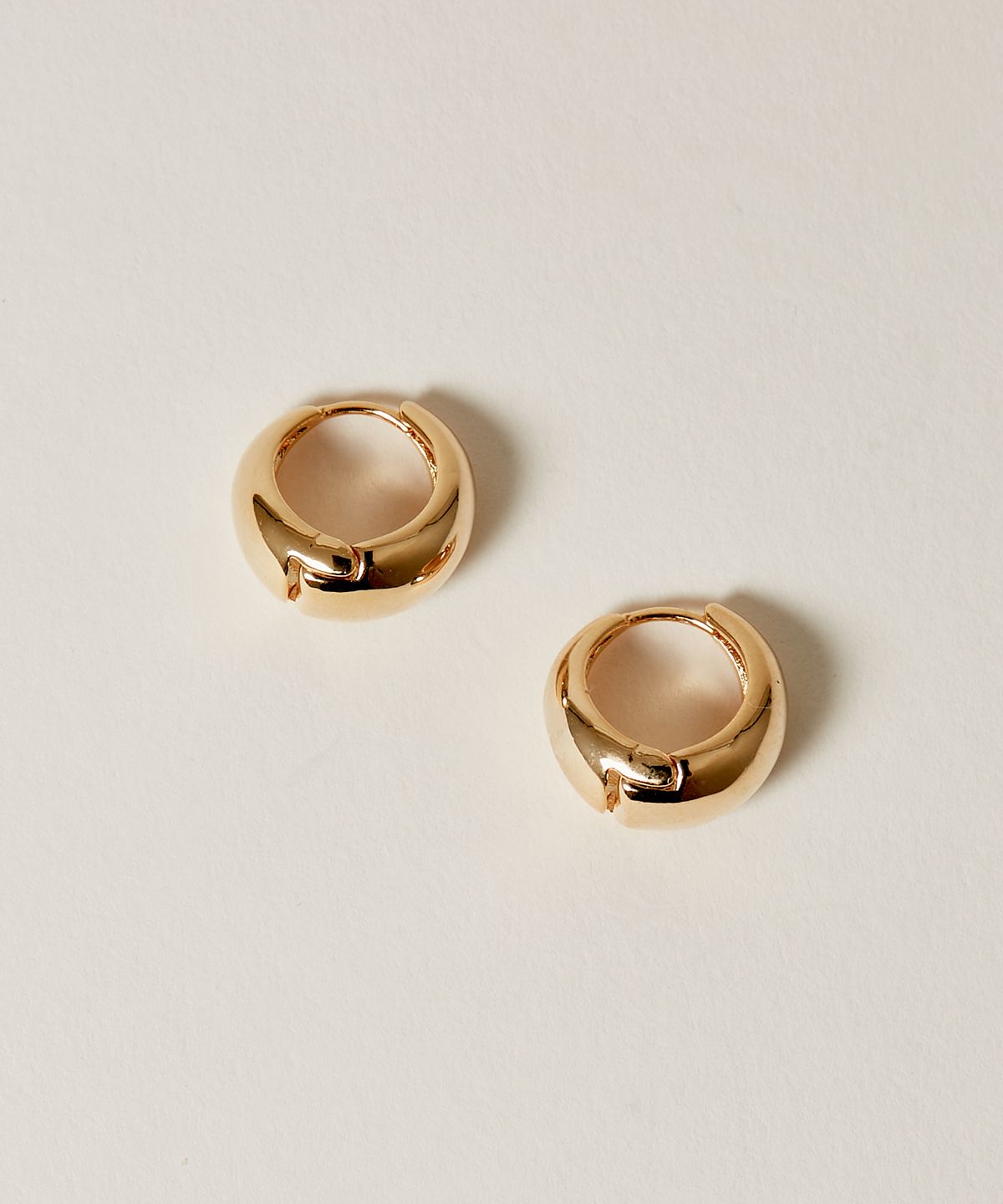 노비스도쿄(NOVICE TOKYO) 미니 컴팩트 오벌 피어스 Mini Compact Oval Pierce / Gold