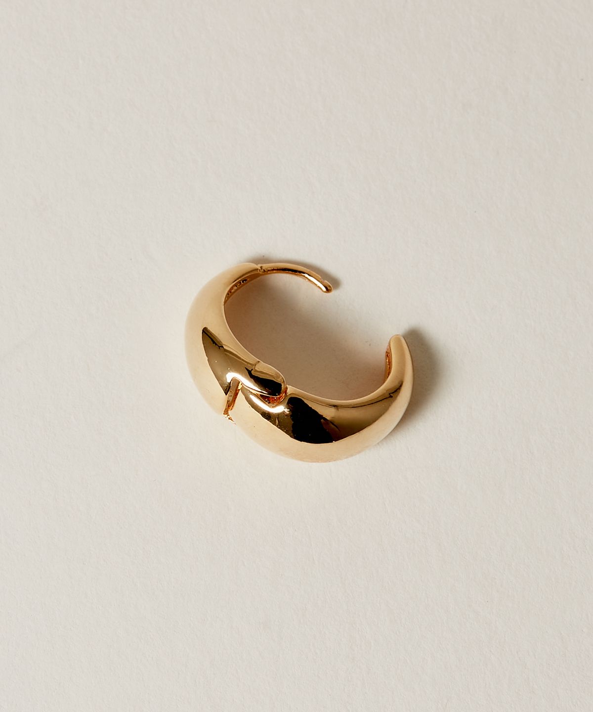 노비스도쿄(NOVICE TOKYO) 미니 컴팩트 오벌 피어스 Mini Compact Oval Pierce / Gold