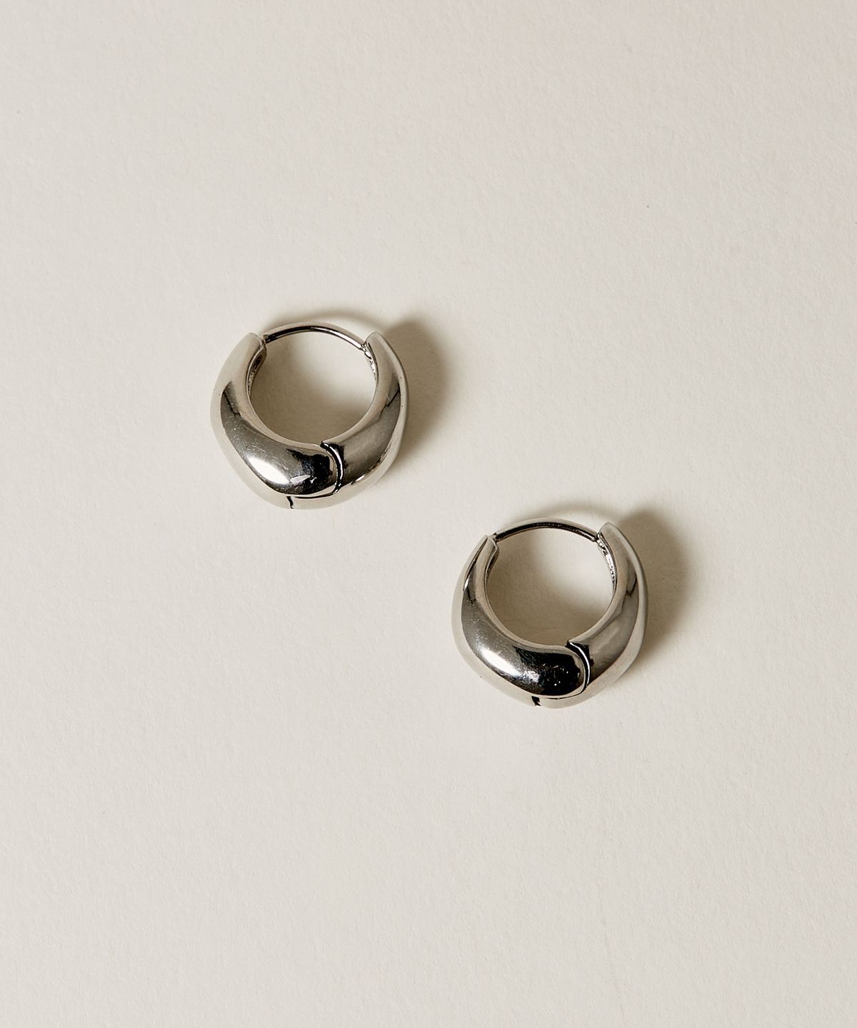 노비스도쿄(NOVICE TOKYO) 미니 컴팩트 오벌 피어스 Mini Compact Oval Pierce / Silver