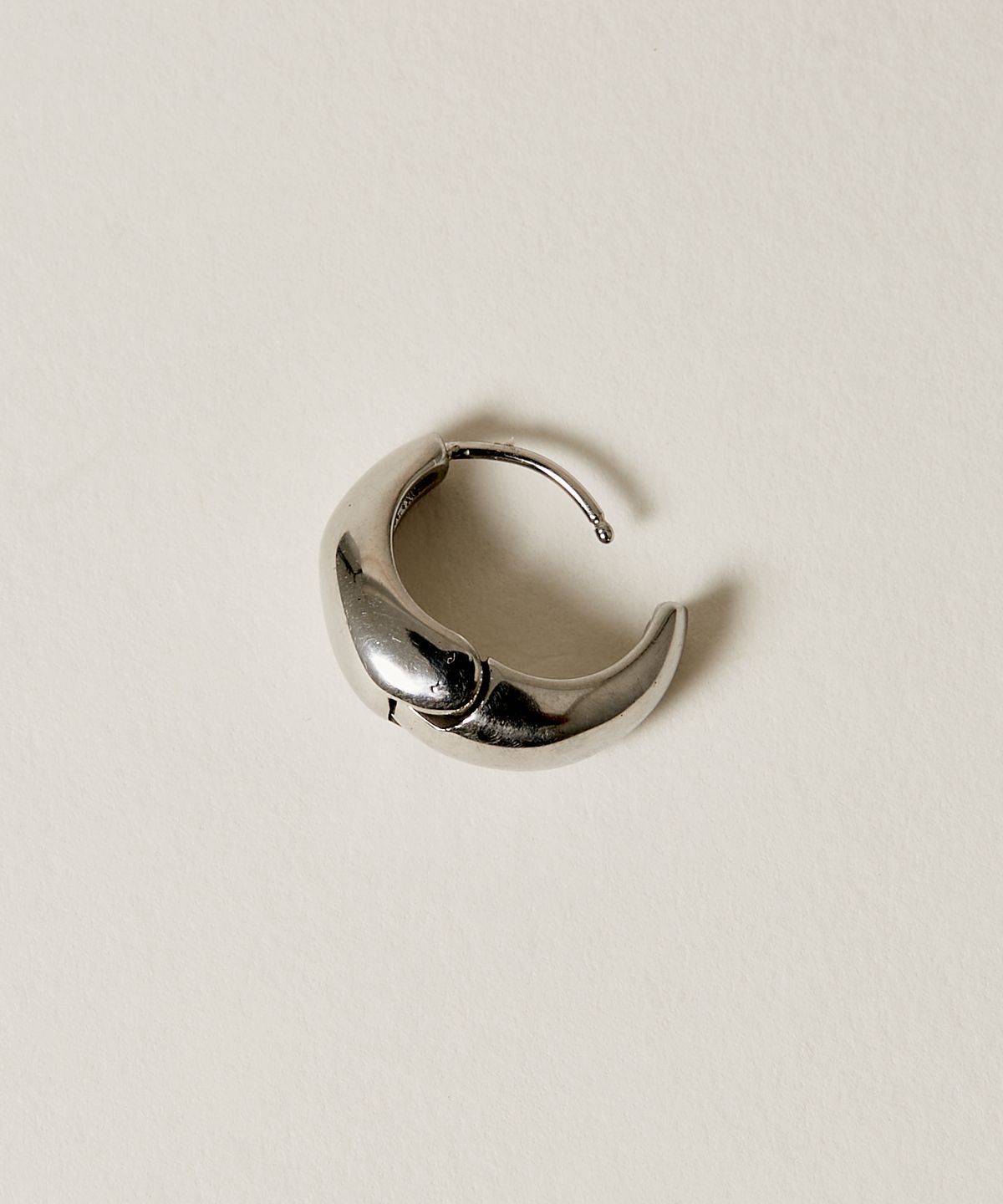 노비스도쿄(NOVICE TOKYO) 미니 컴팩트 오벌 피어스 Mini Compact Oval Pierce / Silver