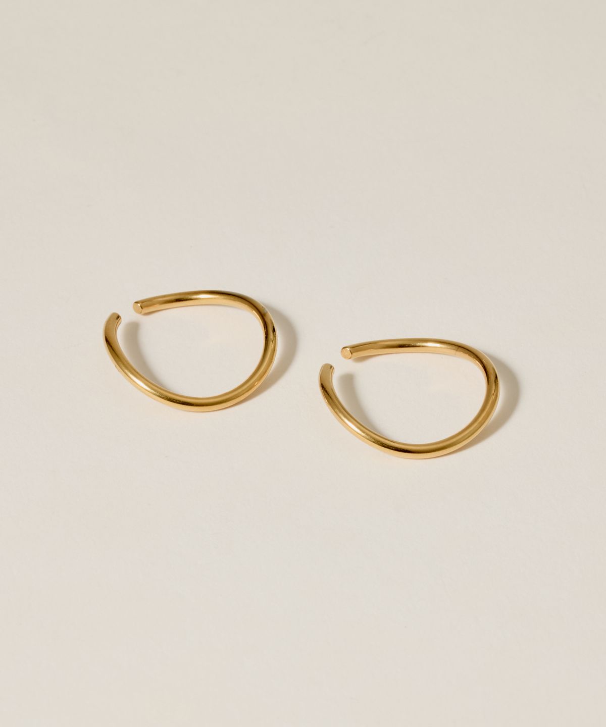 노비스도쿄(NOVICE TOKYO) 뉘앙스  후프 이어커프 써지컬 Nuance Hoop Ear Cuff［Stainless］/ Gold