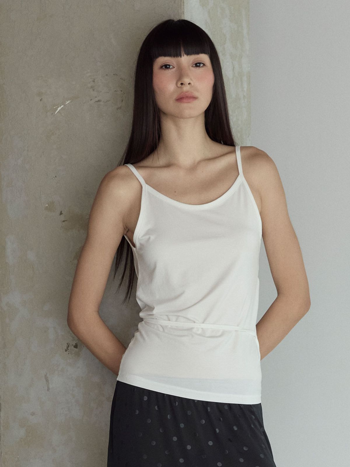 비수스(VISUS) Backless Strap Top_White