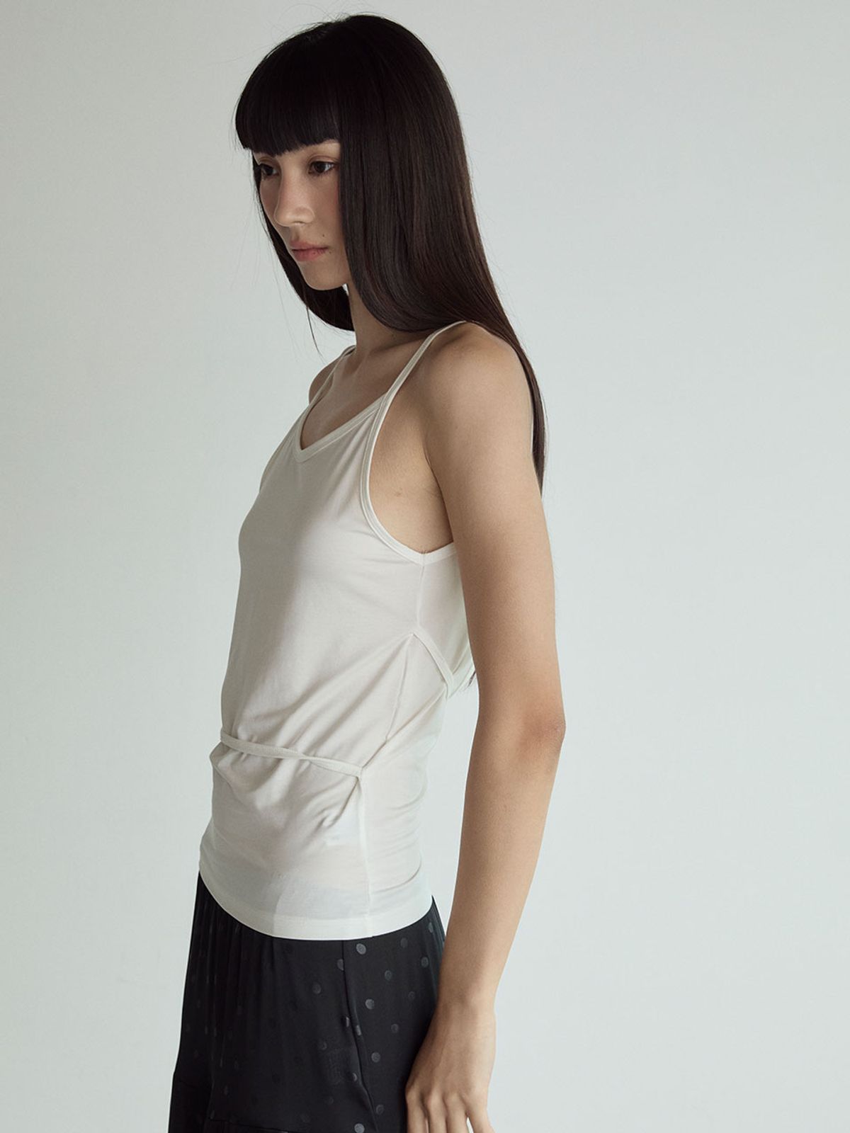비수스(VISUS) Backless Strap Top_White