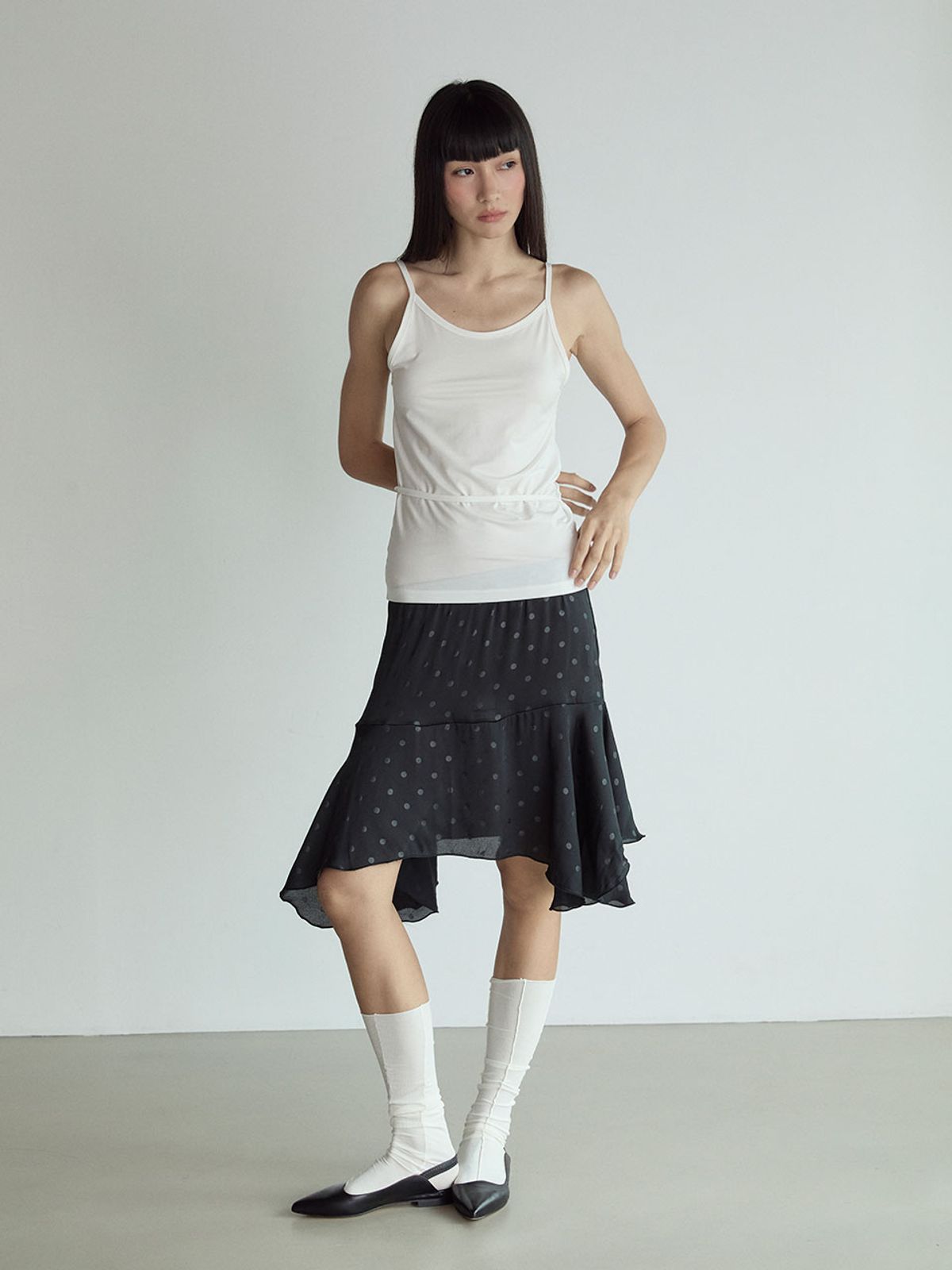 비수스(VISUS) Backless Strap Top_White