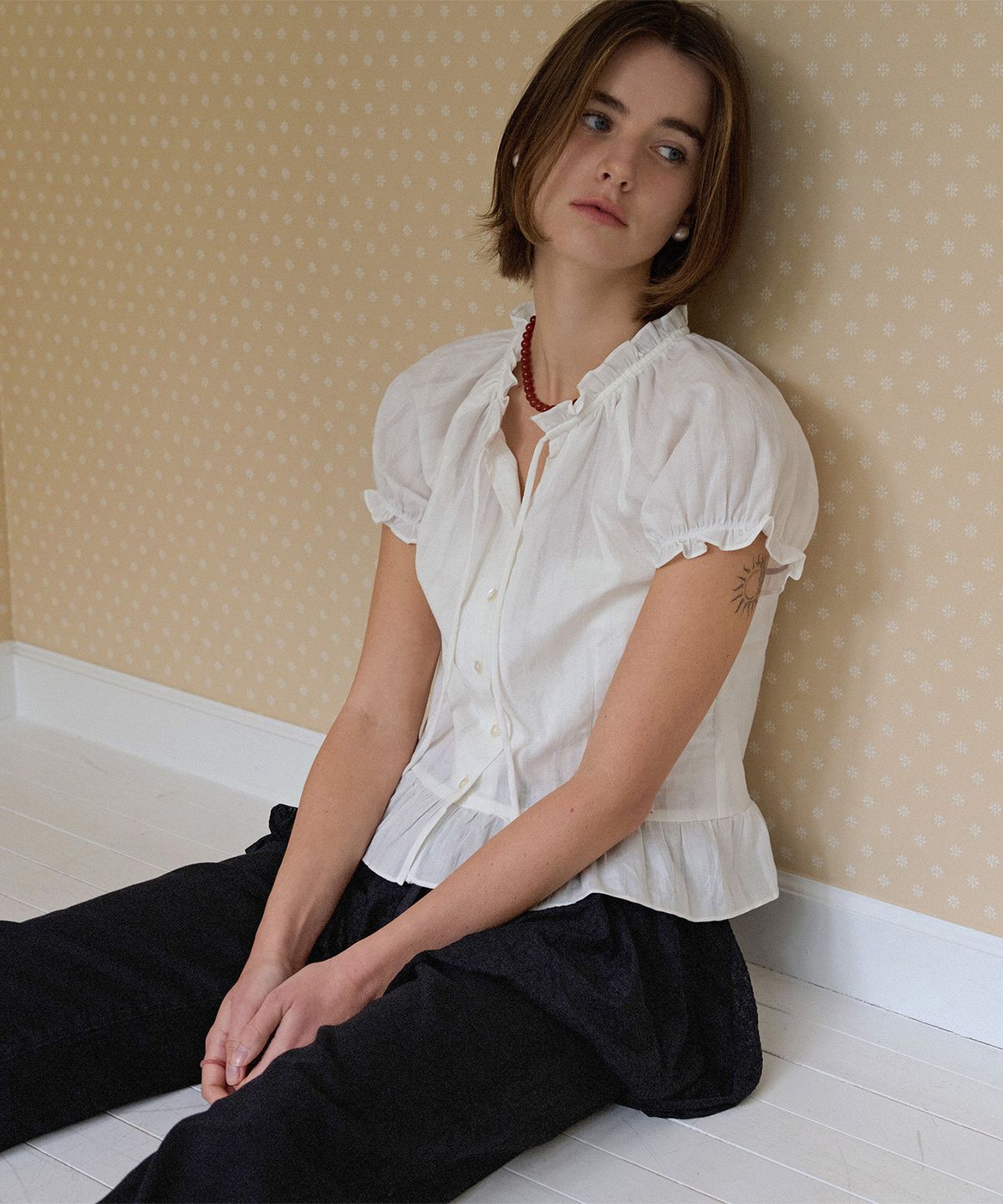 하우스 오브 폰드(HOUSE OF POND) Ruffle Draw String Half Blouse_Ivory