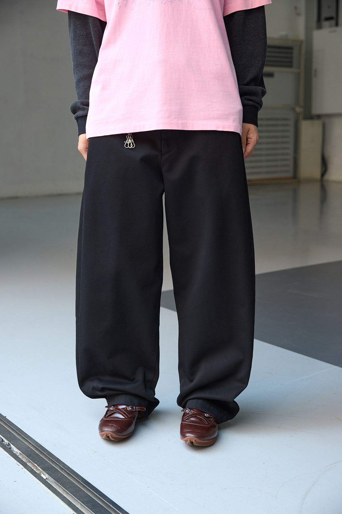 해칭룸(HATCHINGROOM) Curve Chino Pants Black