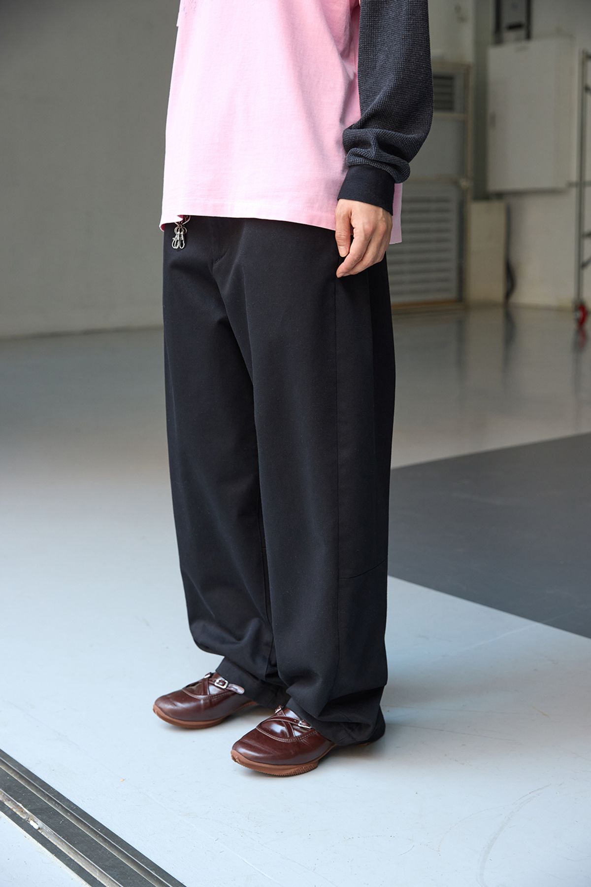 해칭룸(HATCHINGROOM) Curve Chino Pants Black
