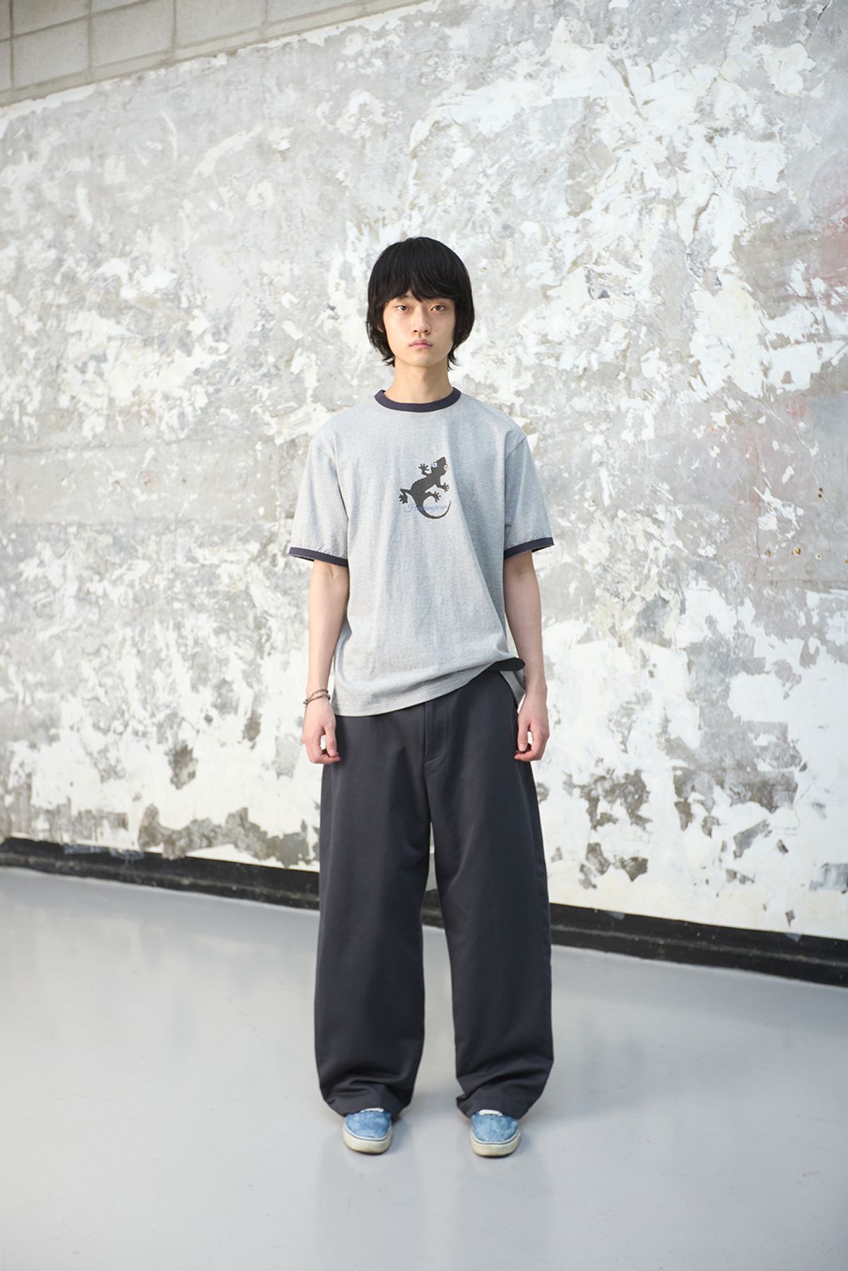 해칭룸(HATCHINGROOM) Curve Chino Pants Blue Charcoal