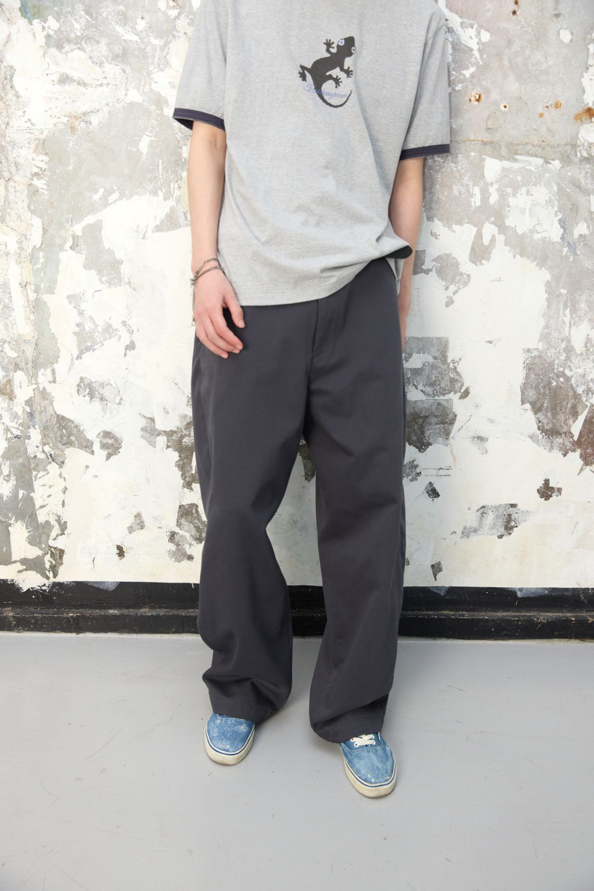 해칭룸(HATCHINGROOM) Curve Chino Pants Blue Charcoal