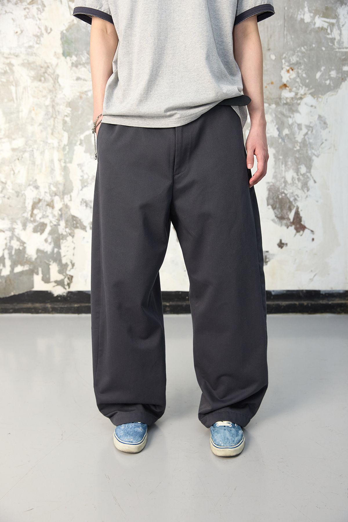 해칭룸(HATCHINGROOM) Curve Chino Pants Blue Charcoal