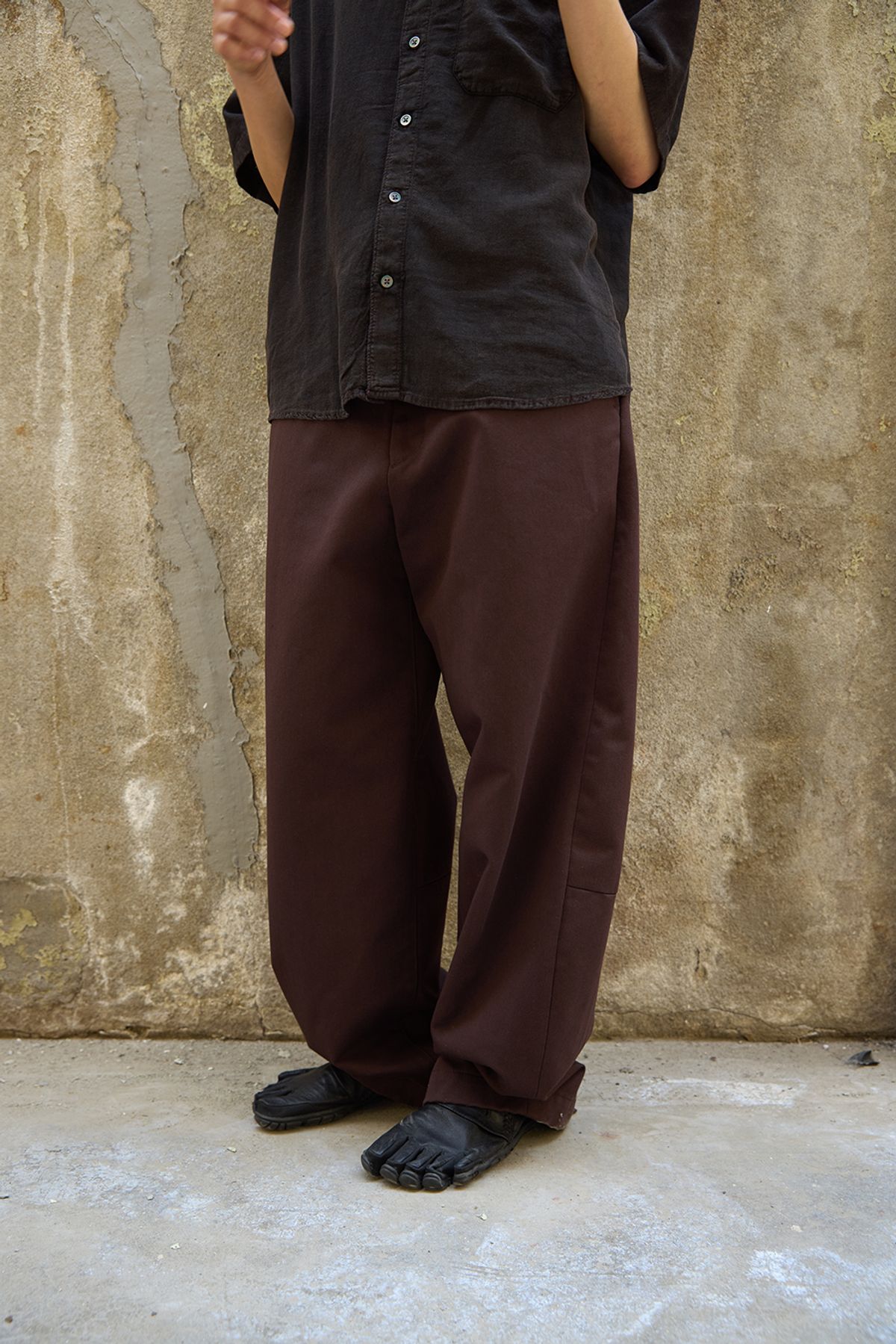 해칭룸(HATCHINGROOM) Curve Chino Pants Dark Burgundy